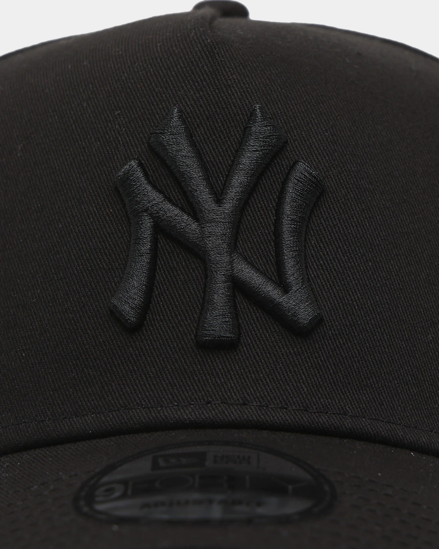 New Era New York Yankees 9FORTY A-Frame Snapback Black/Black - Image 5