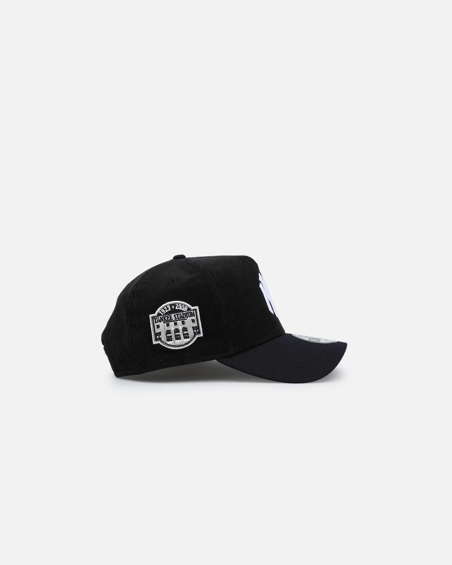 New Era New York Yankees '2-Tone Corduroy' 9FORTY A-Frame Snapback Black - Image 3