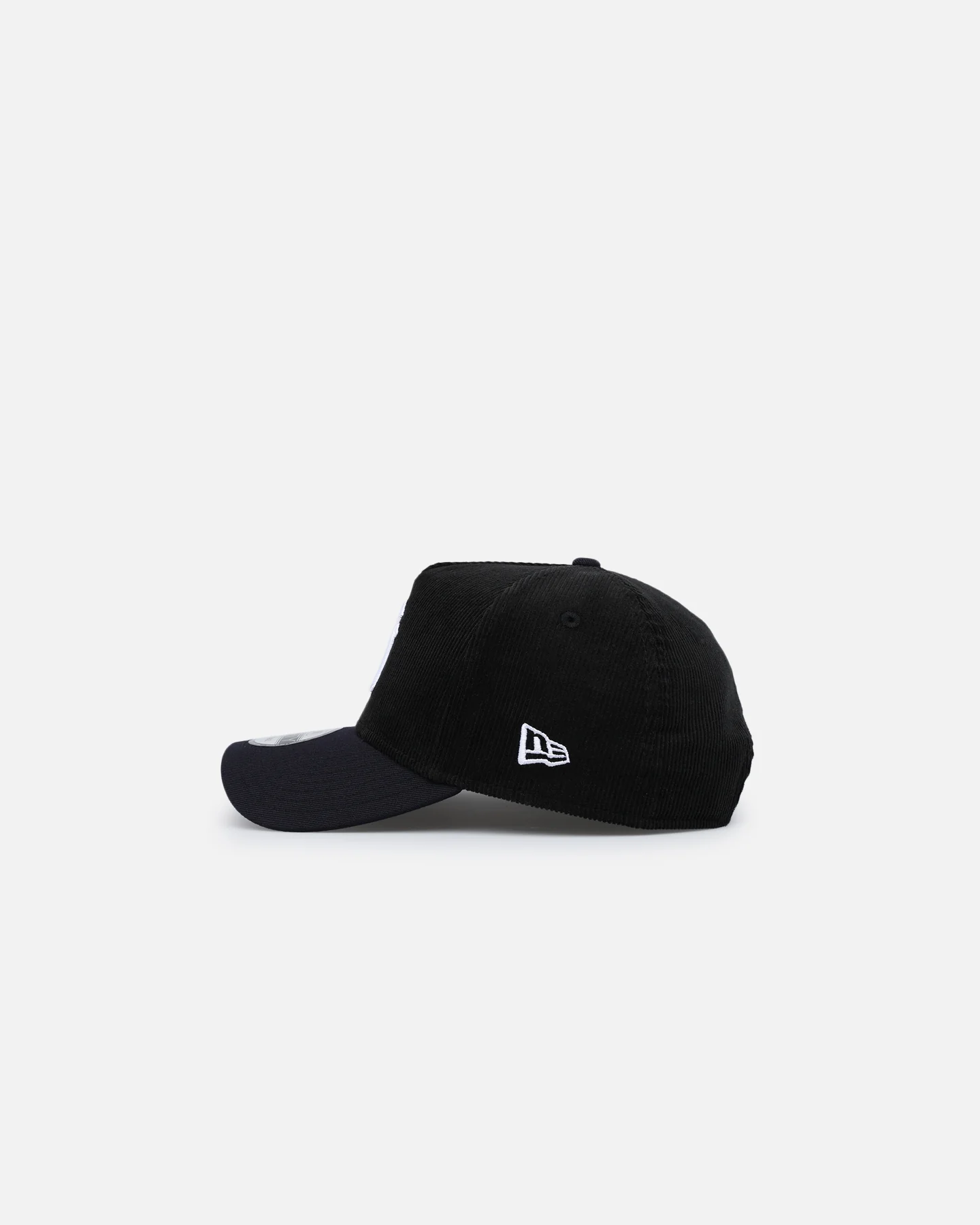 New Era New York Yankees '2-Tone Corduroy' 9FORTY A-Frame Snapback Black - Image 4