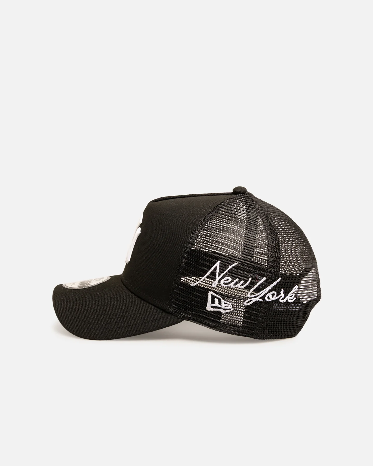 New Era New York Yankees 9FORTY A-Frame Trucker Snapback Black - Image 4