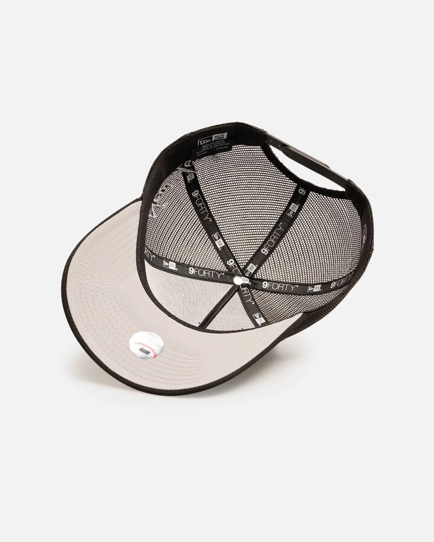 New Era New York Yankees 9FORTY A-Frame Trucker Snapback Black - Image 6