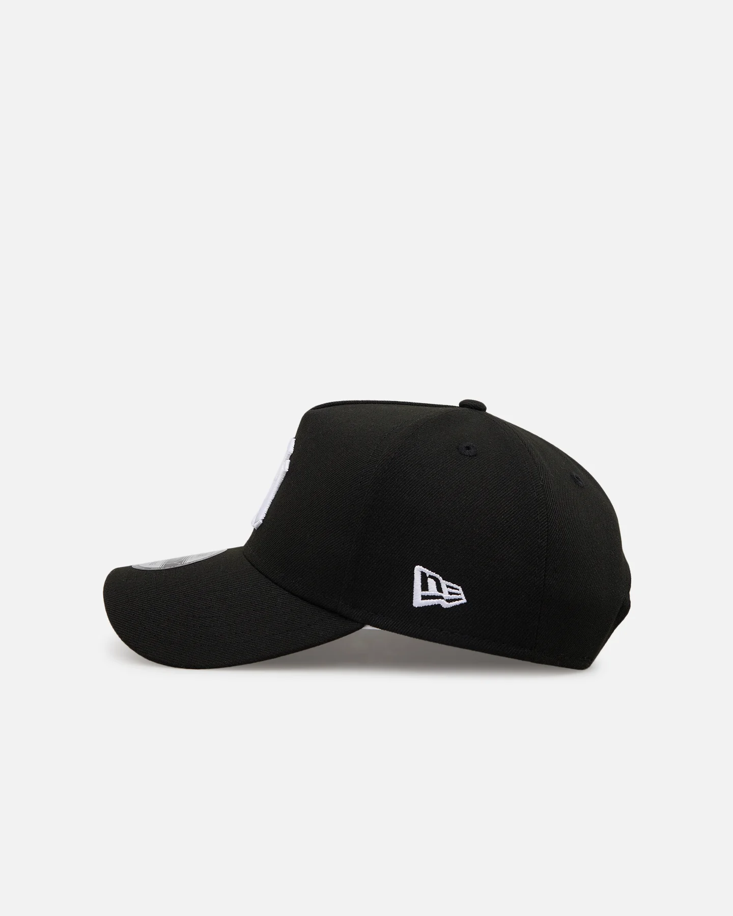 New Era New York Yankees 'Black' 9FORTY A-Frame Snapback Black/White - Image 4