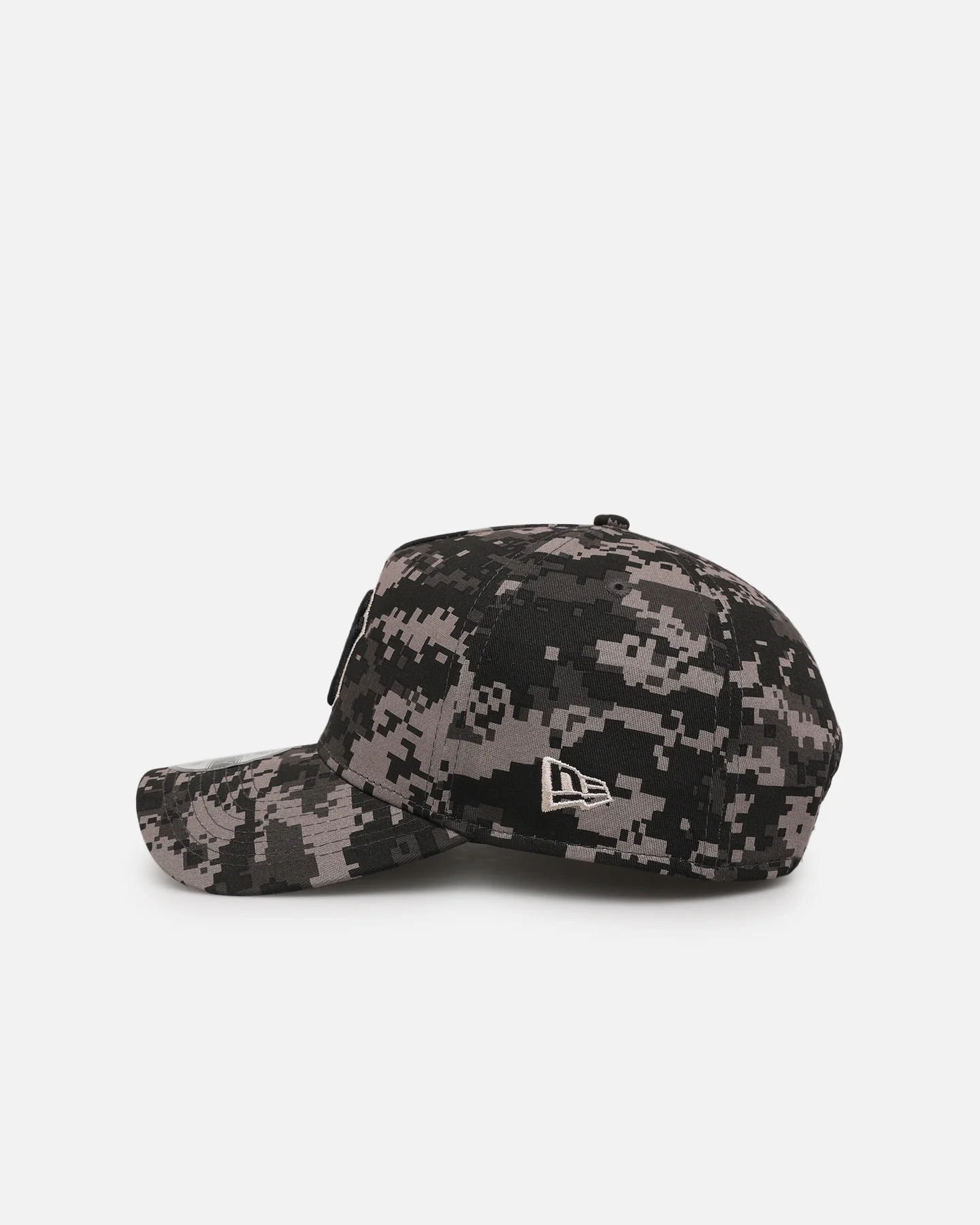 New Era New York Yankees 'Black Digi Camo' 9FORTY A-Frame Snapback Black/Grey - Image 4