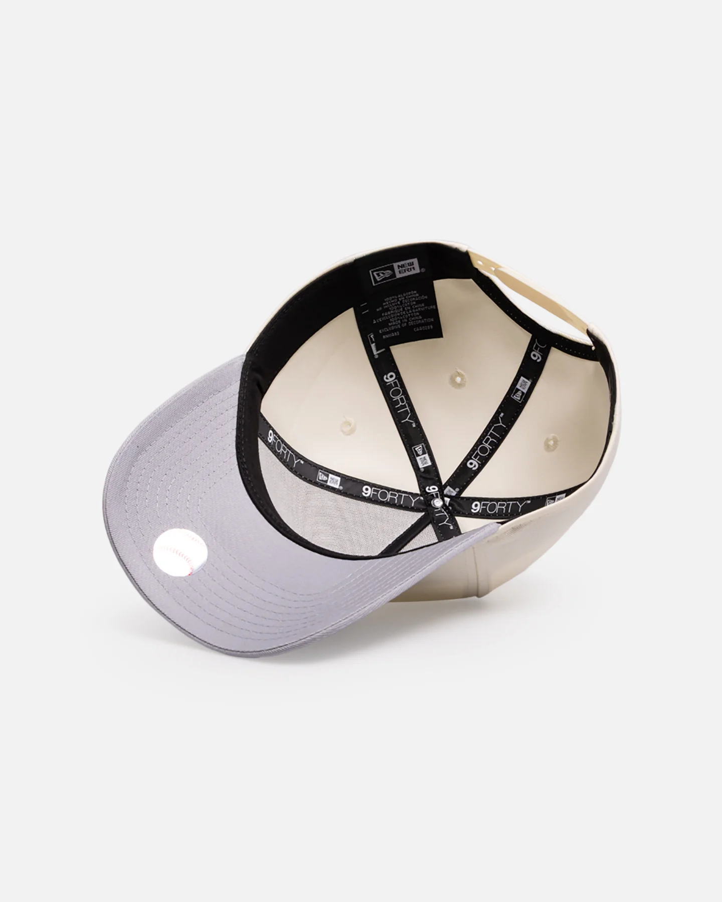 New Era New York Yankees 'Chrome Grey' 9FORTY A-Frame Snapback White/Silver - Image 6