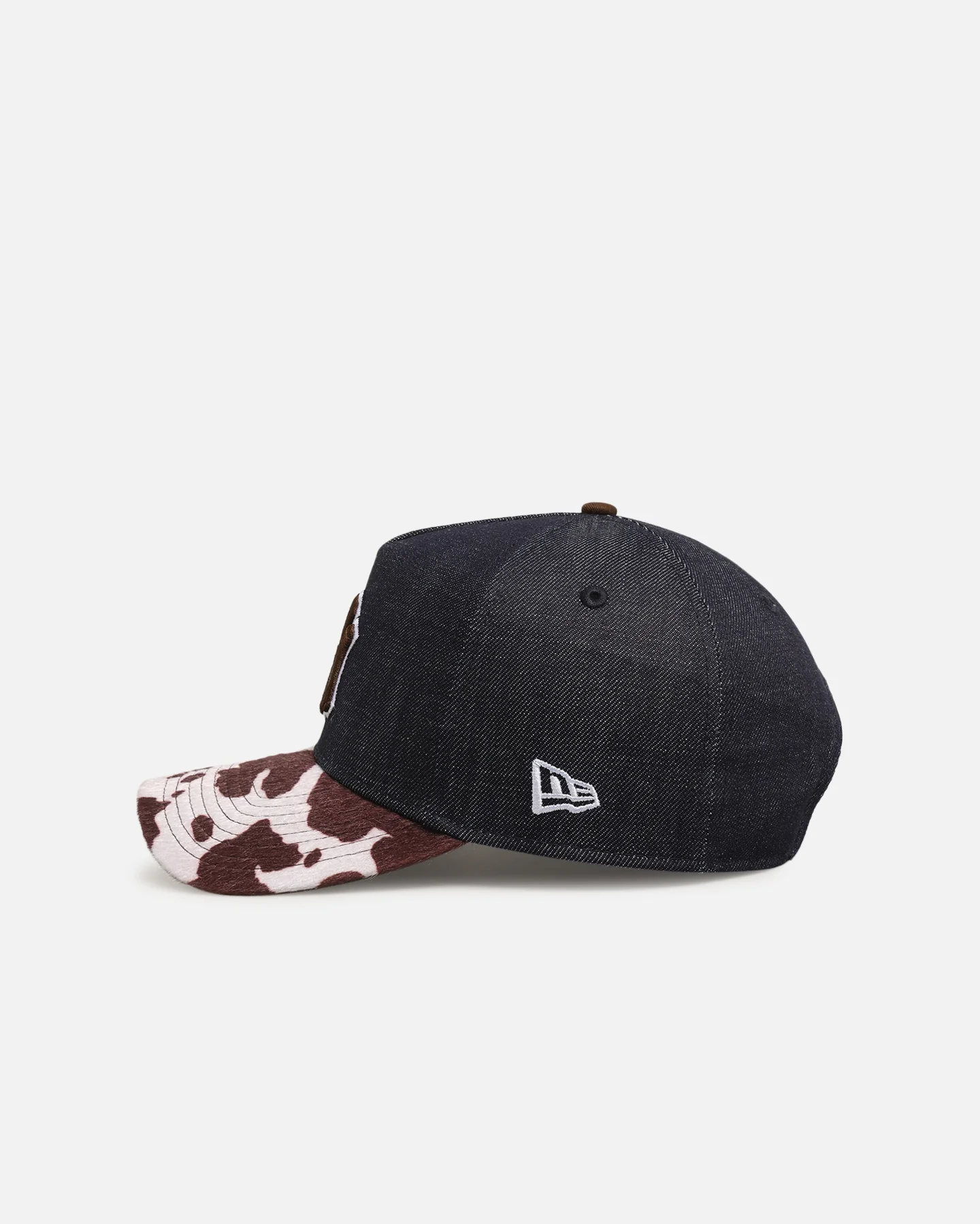 New Era New York Yankees 'Denim Cowhide' 9FORTY A-Frame Snapback Navy - Image 4