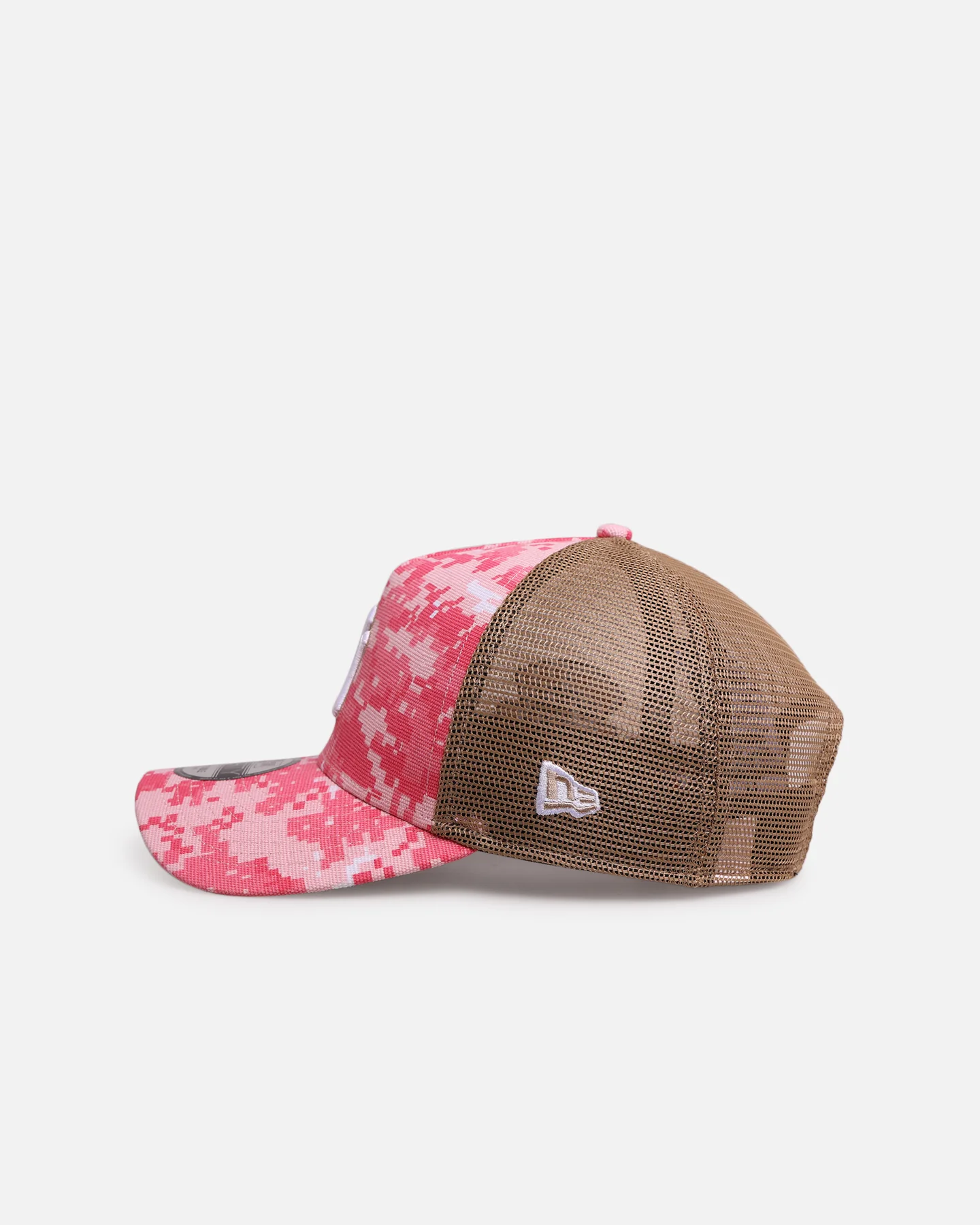 New Era New York Yankees 'Digi Camo' 9FORTY A-Frame Trucker Snapback Pink/White - Image 4