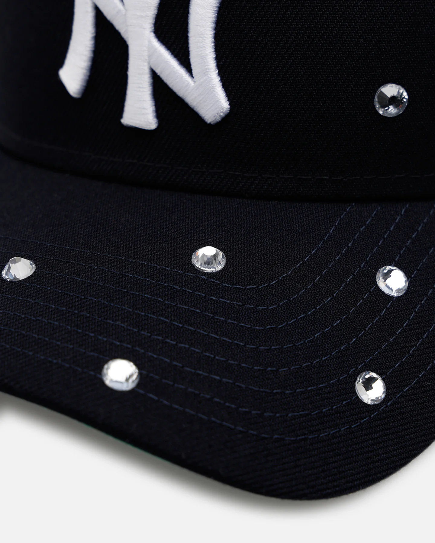 New Era New York Yankees 'Embellishment' 9FORTY A-Frame Snapback Navy - Image 7