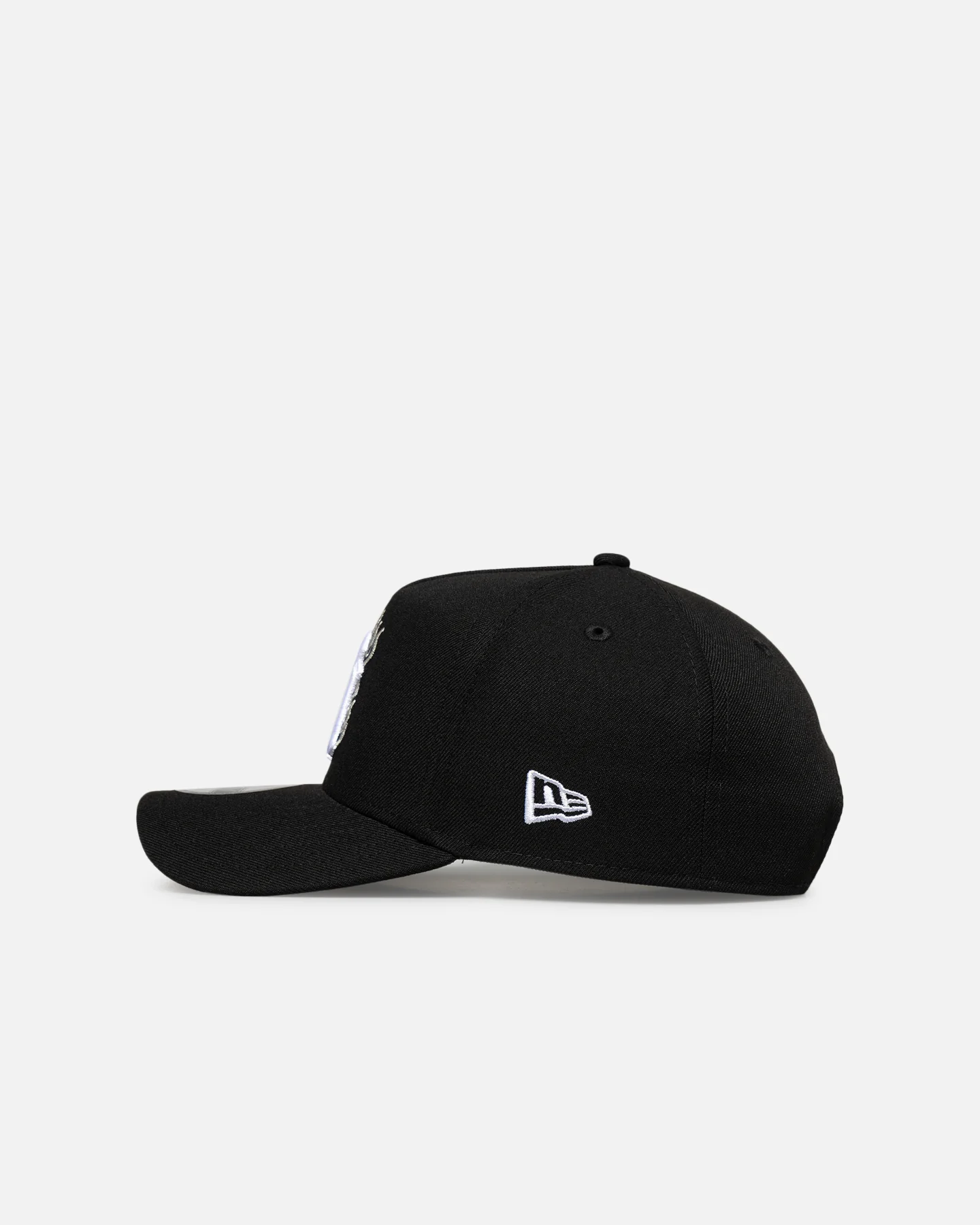 New Era New York Yankees 'Flame Logo' 9FORTY A-Frame Snapback Black - Image 4