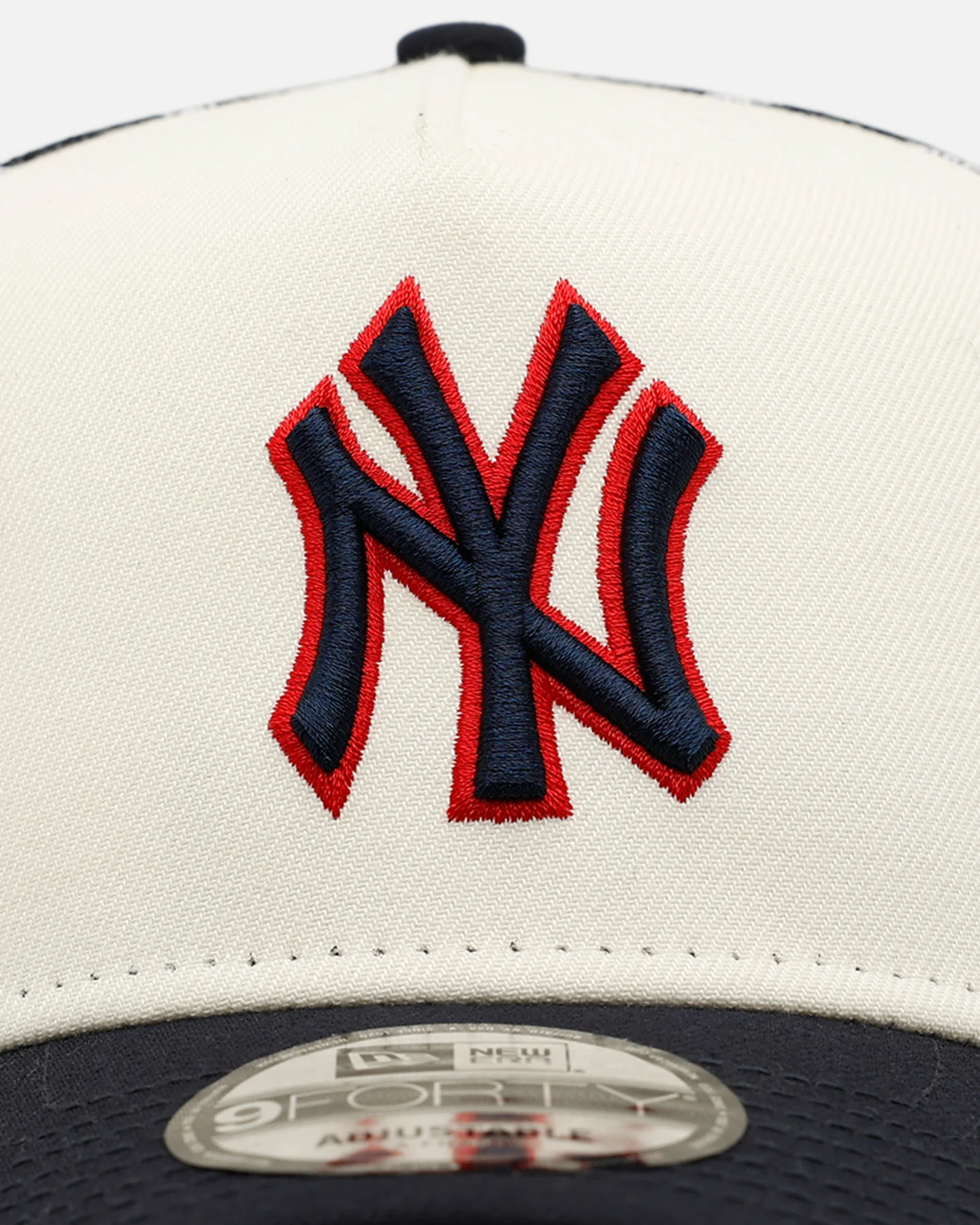 New Era New York Yankees 'Forth Of July' 9FORTY A-Frame Snapback Chrome/Navy - Image 5