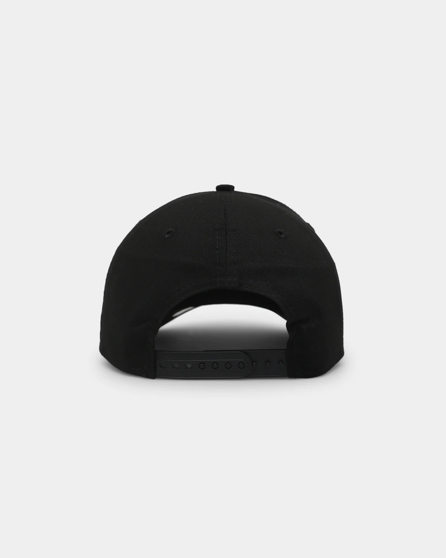 New Era New York Yankees 'Fractured Metal' Badge 9FORTY K-Frame Snapback Black - Image 2