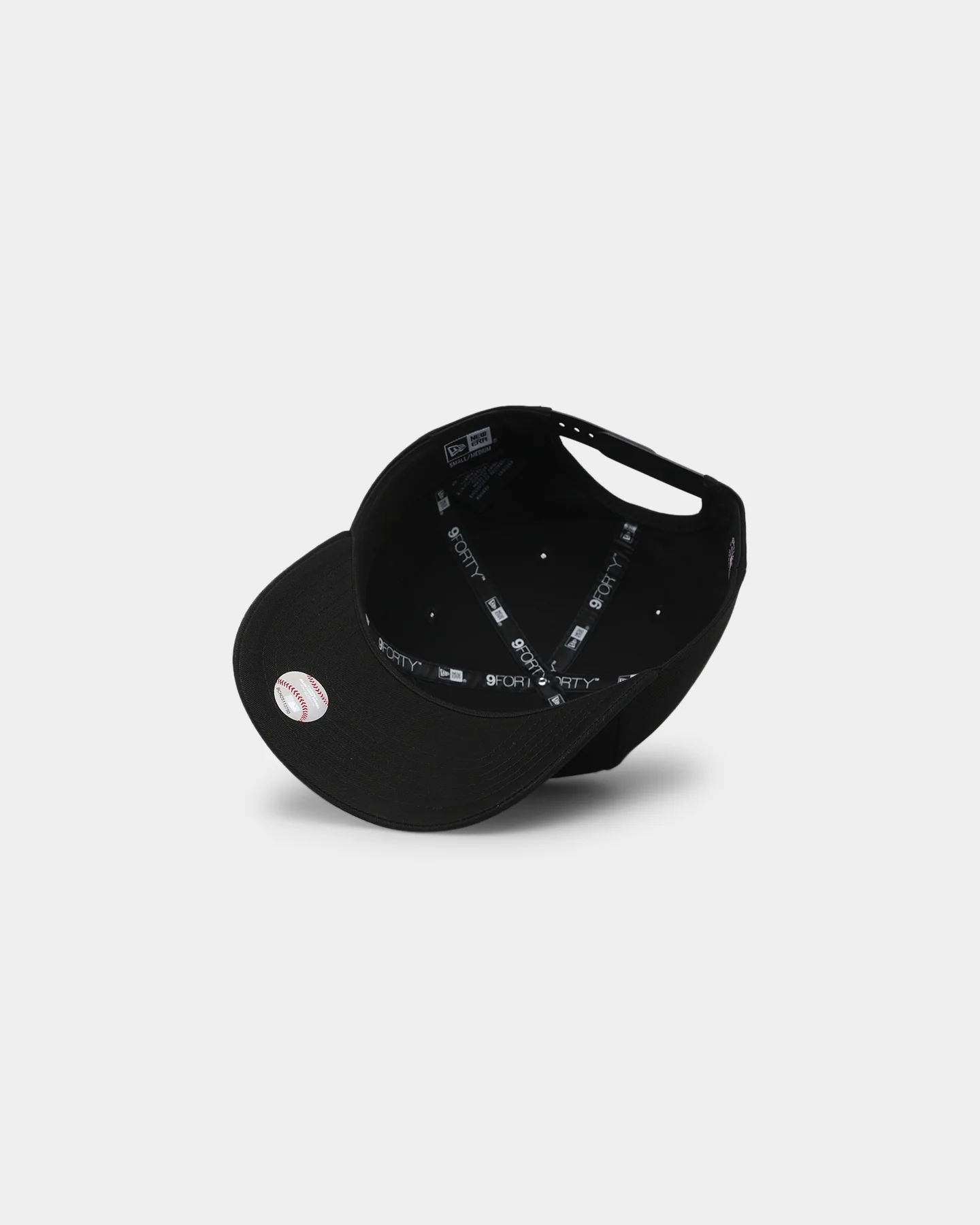 New Era New York Yankees 'Fractured Metal' Badge 9FORTY K-Frame Snapback Black - Image 6