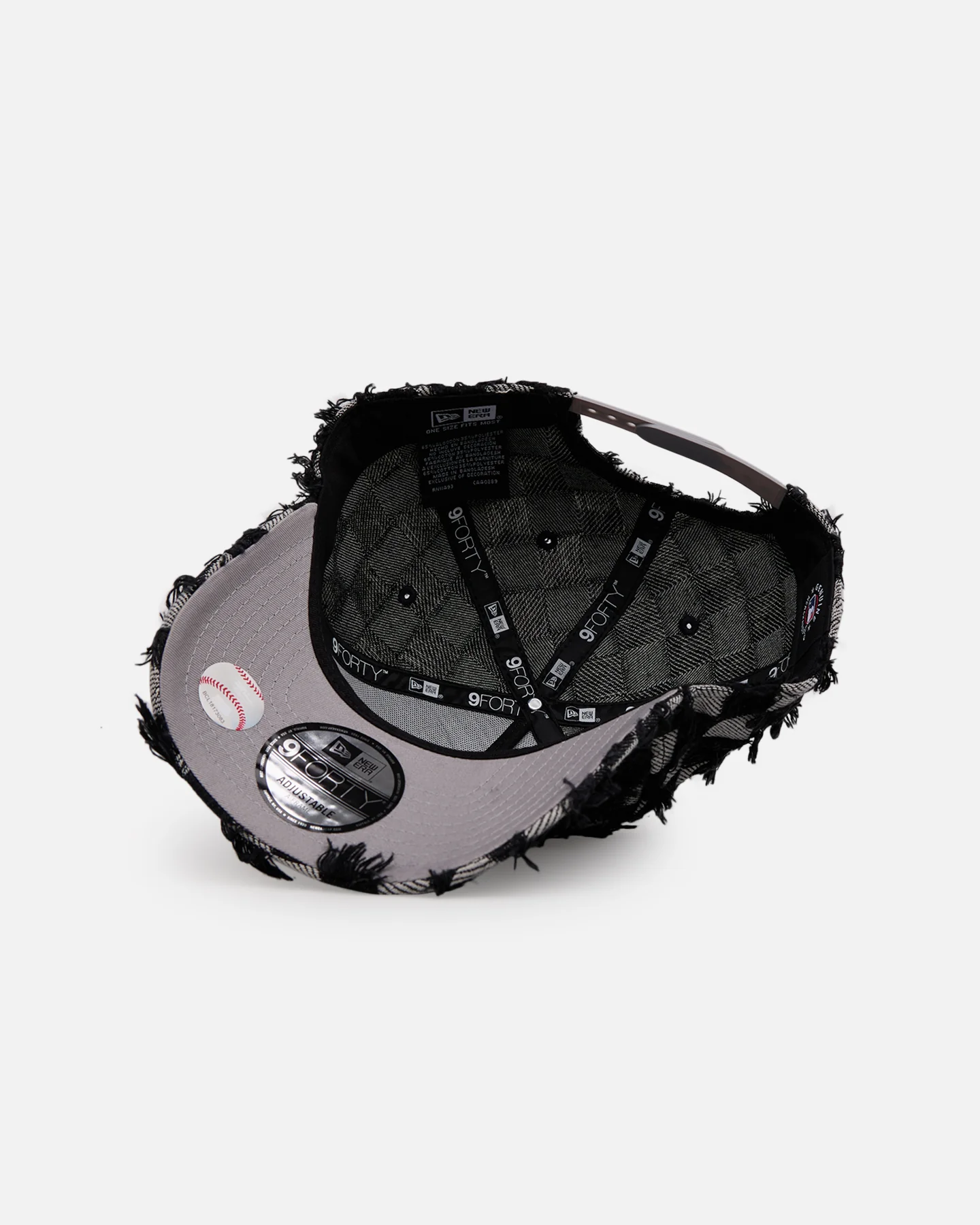 New Era New York Yankees 'Frayed Checkerboard' 9FORTY A-Frame Snapback Black/Grey - Image 6