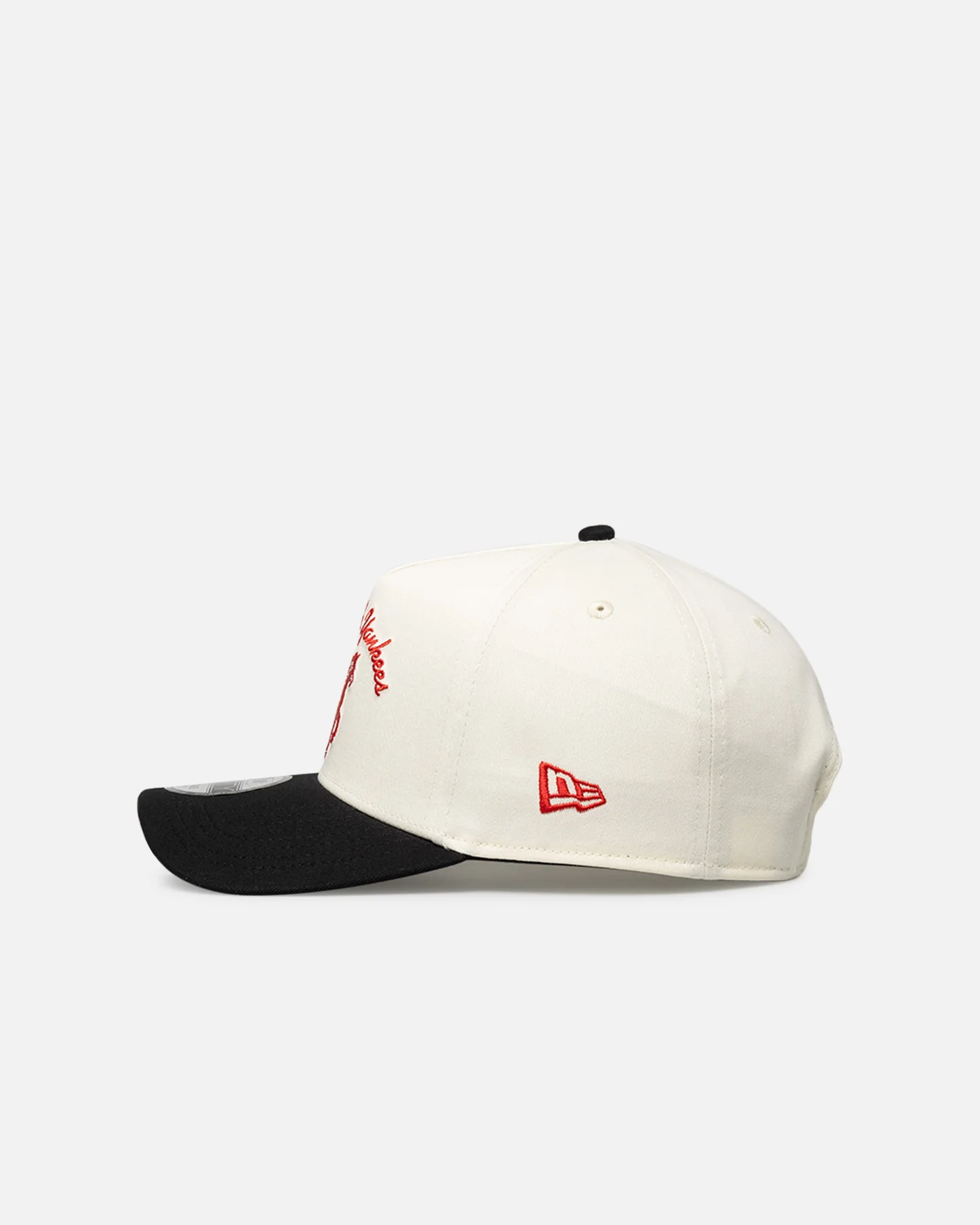 New Era New York Yankees 'Galloping Horse' 9FORTY A-Frame Snapback White/Black - Image 4