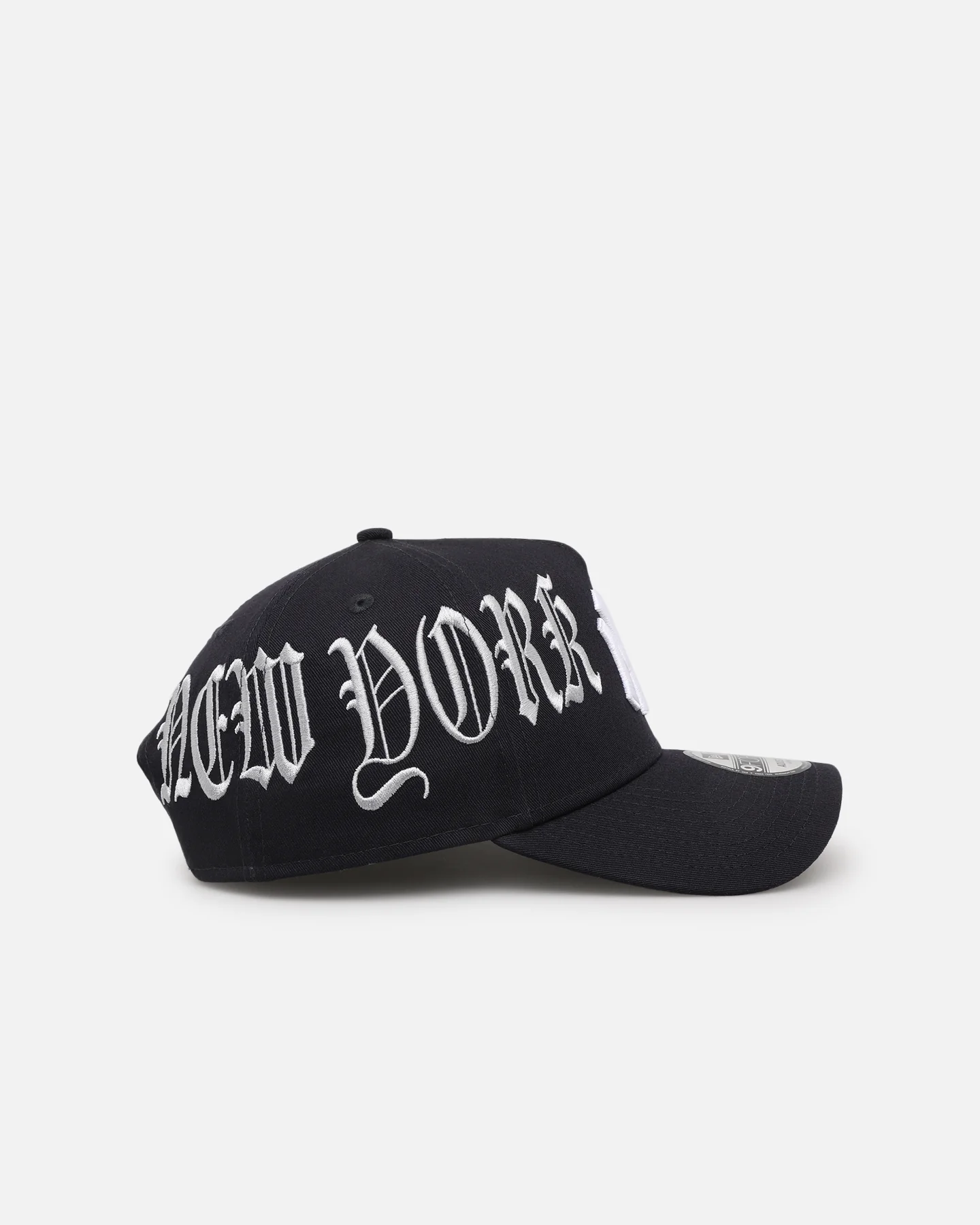New Era New York Yankees 'Gothic Script' 9FORTY A-Frame Snapback Navy/Grey - Image 3