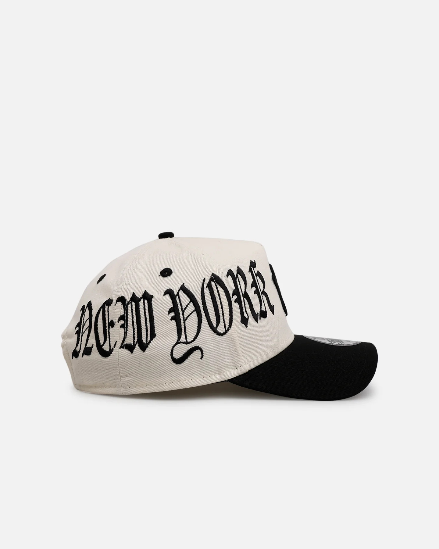 New Era New York Yankees 'Gothic Script Two Tone' 9FORTY A-Frame Snapback Chrome/Black - Image 3