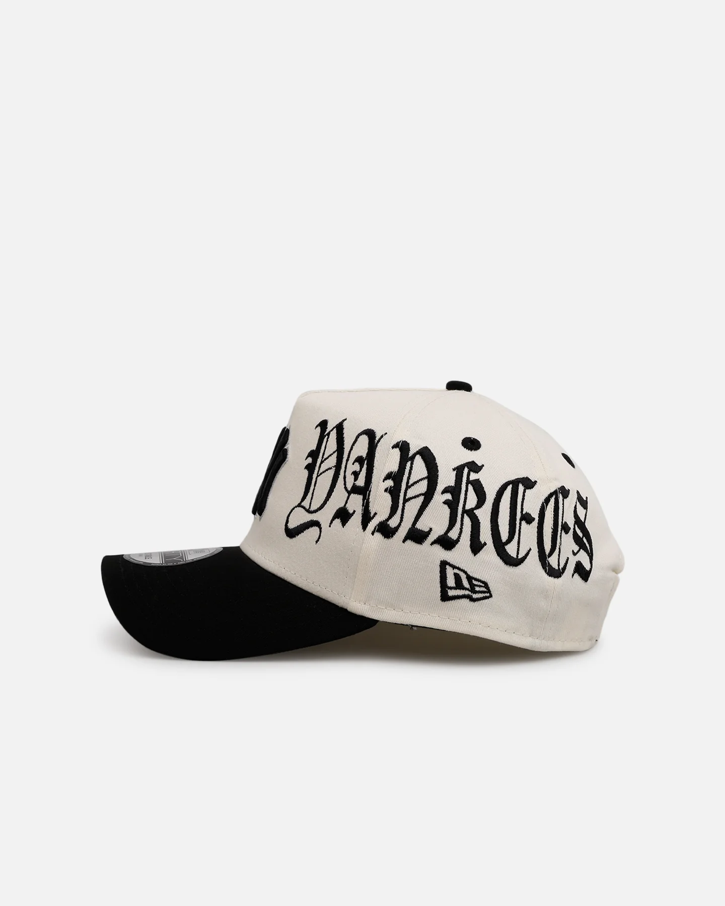 New Era New York Yankees 'Gothic Script Two Tone' 9FORTY A-Frame Snapback Chrome/Black - Image 4