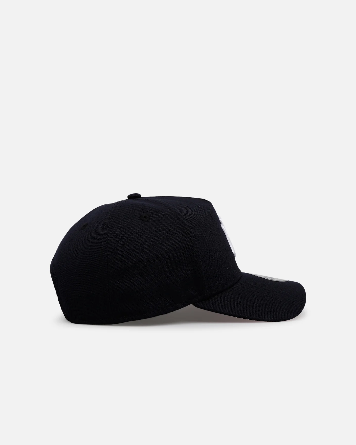 New Era New York Yankees 'Team Color Hearts' 9FORTY A-Frame Snapback Navy - Image 3