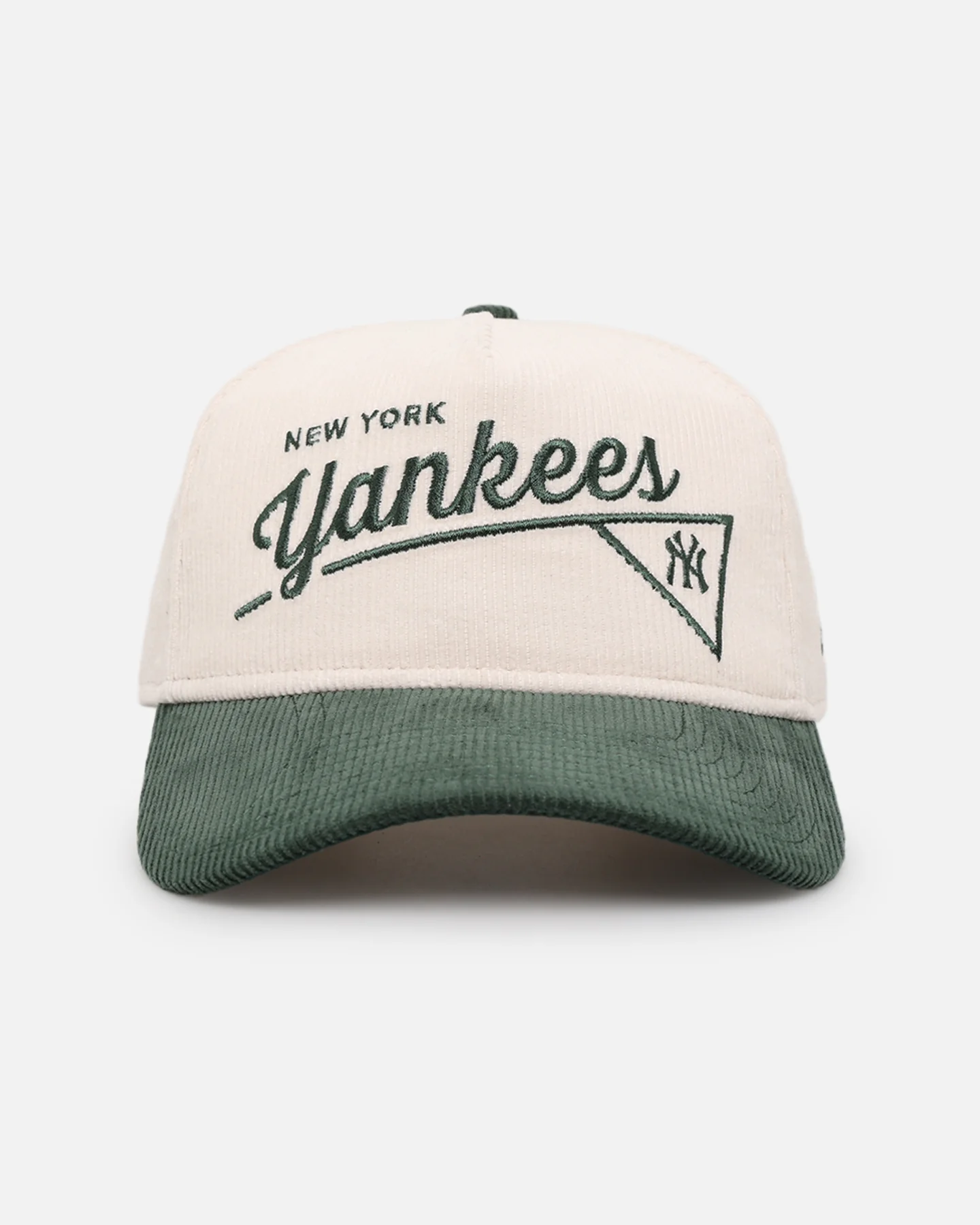 New Era New York Yankees 'Heritage Golf' Pre-Curved Golfer Snapback Chrome White - Image 2