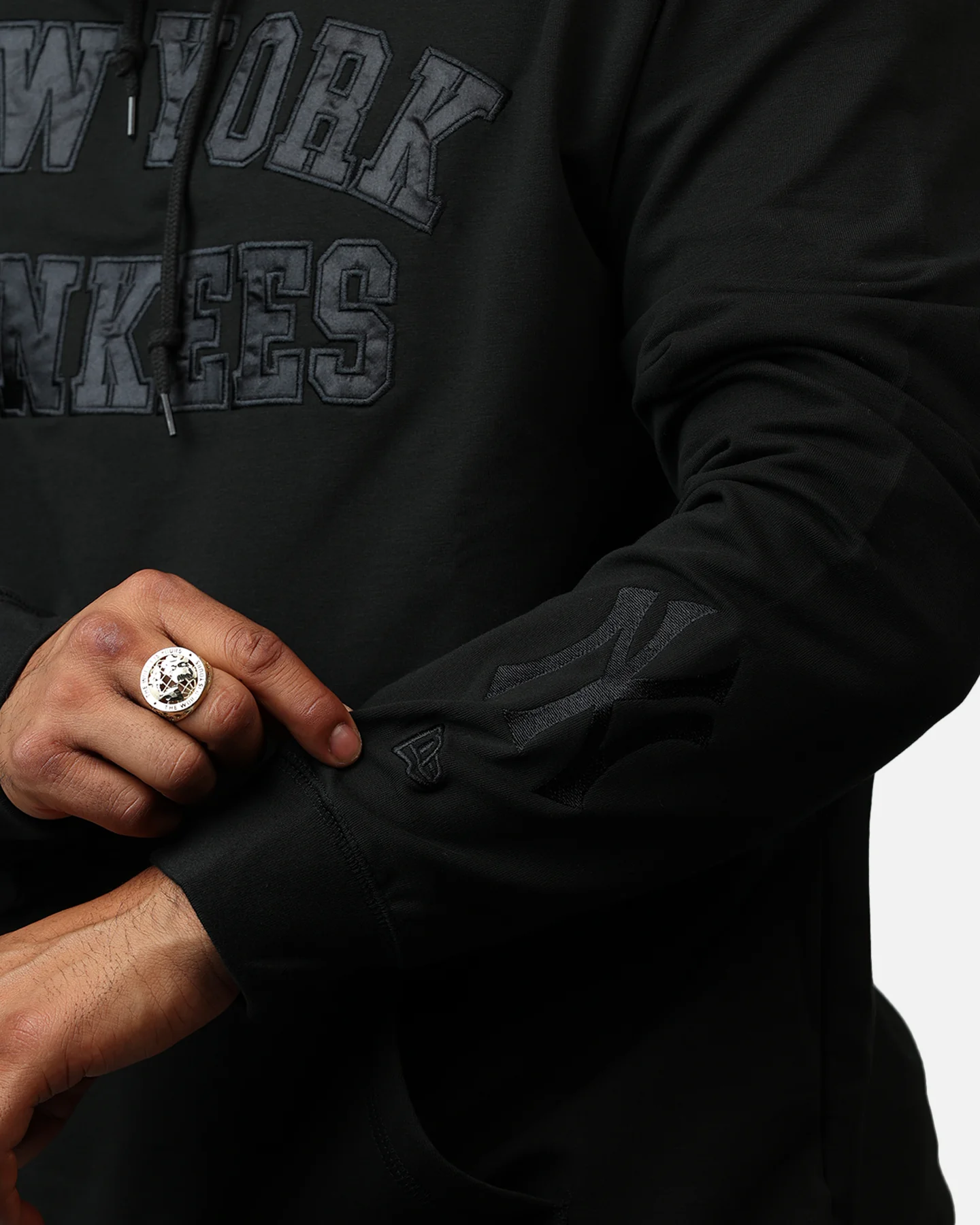New Era New York Yankees Logo Select Hoodie Black/Black - Image 6