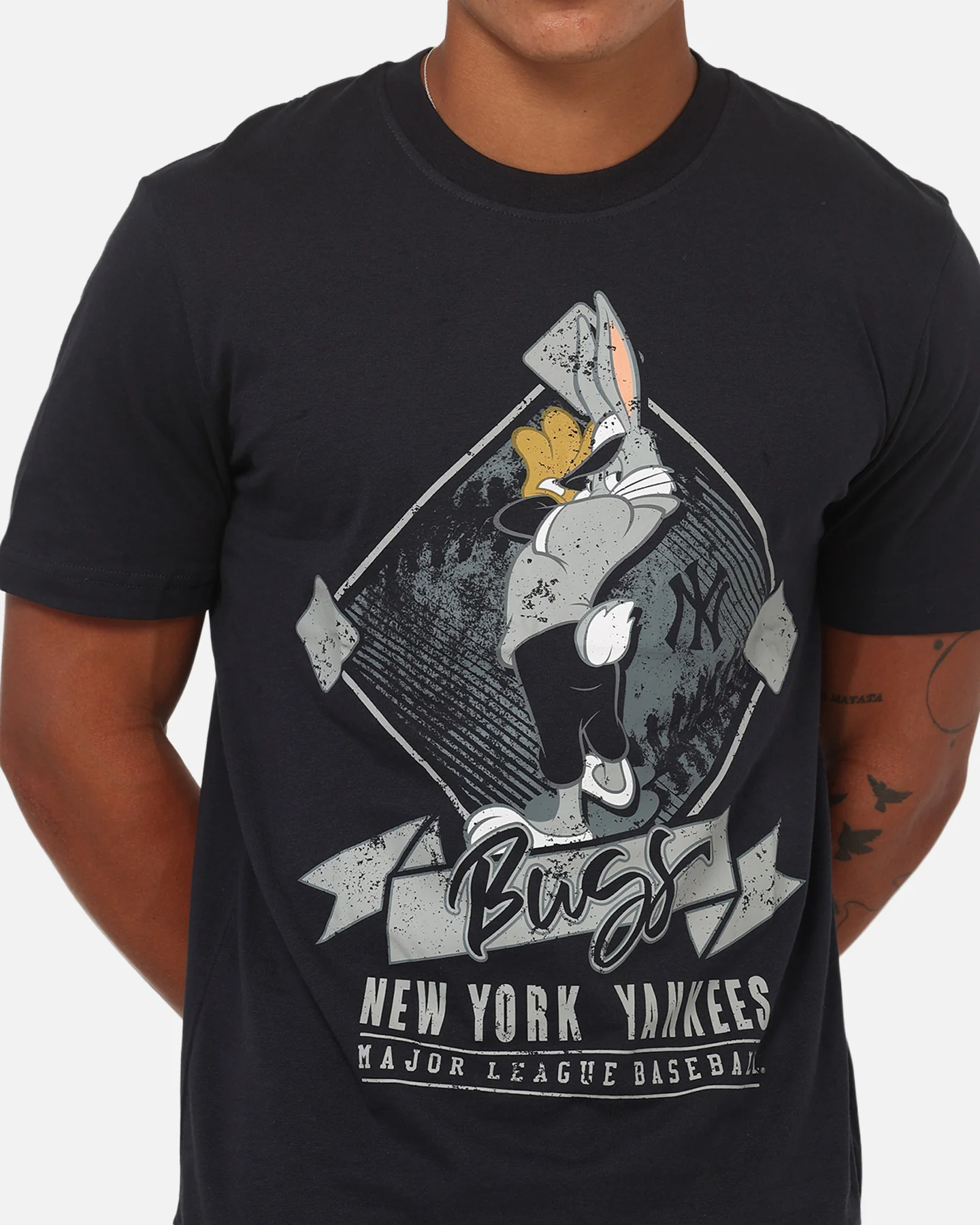 New Era New York Yankees 'Looney Tunes' Bugs Bunny T-Shirt Navy - Image 6