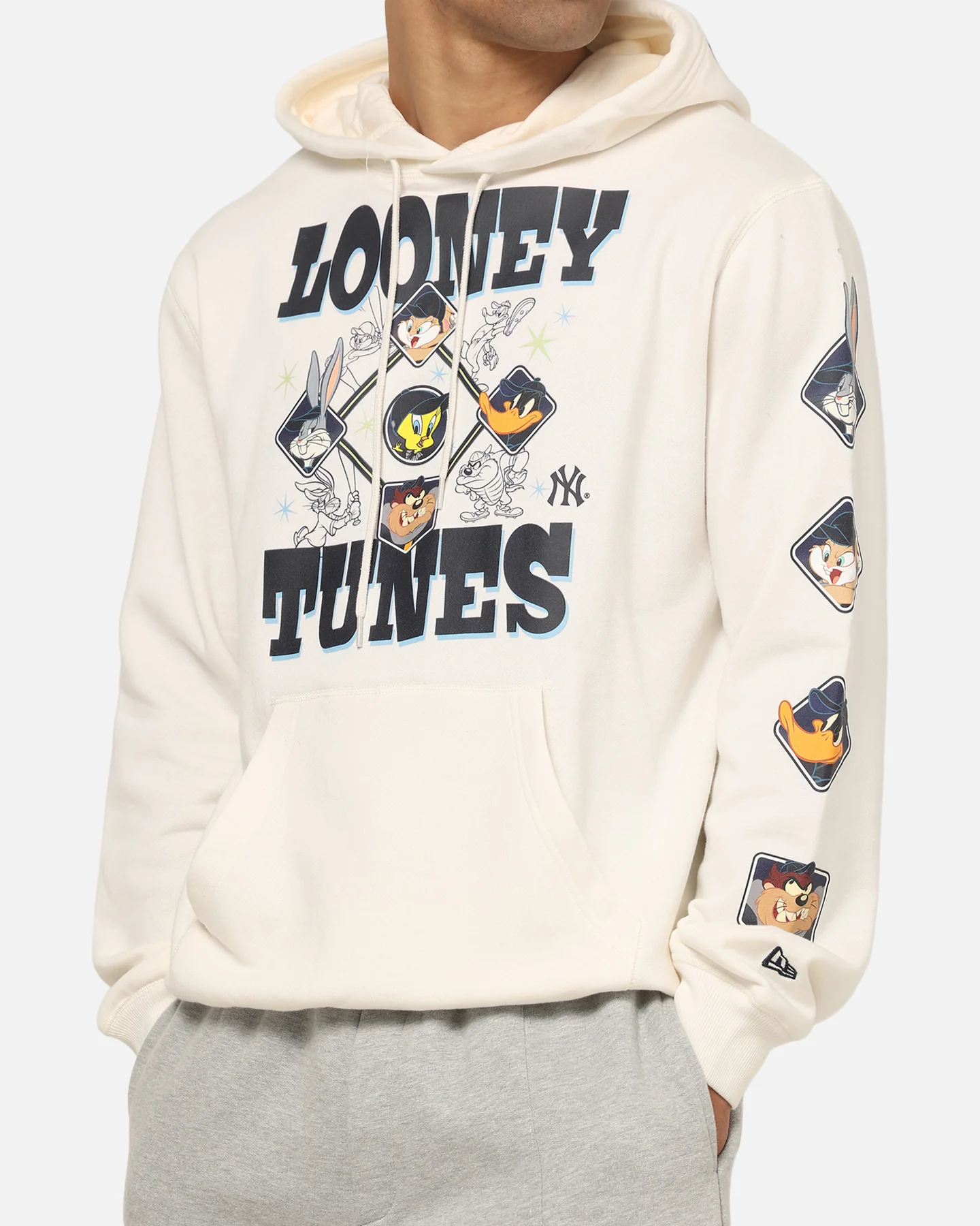 New Era New York Yankees Looney Tunes Hoodie Light Beige - Image 6