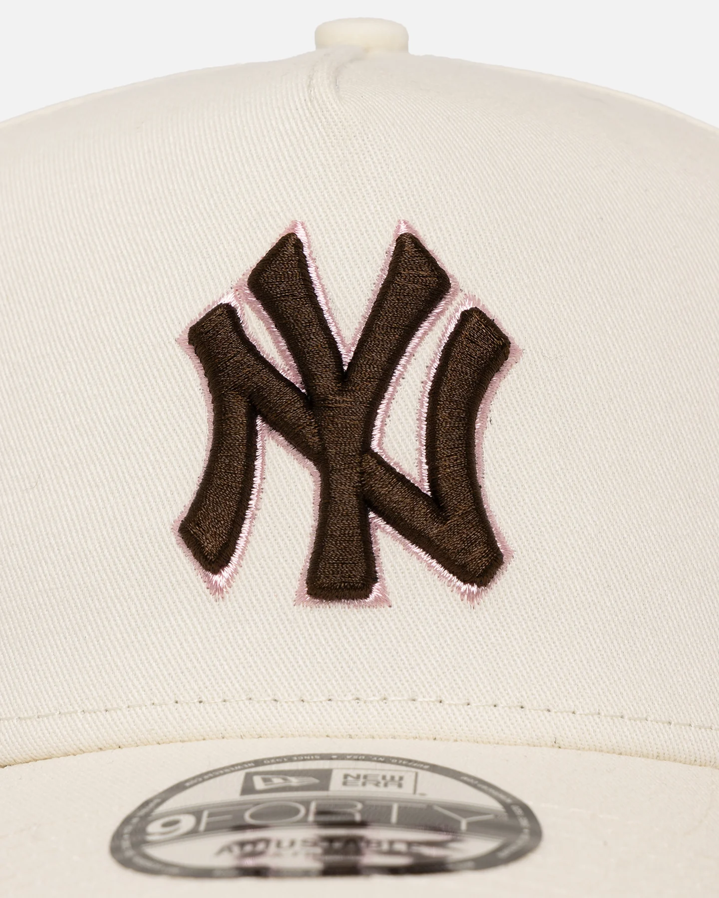 New Era New York Yankees 'Neapolitan Chrome' 9FORTY A-Frame Snapback Chrome/Pink Met - Image 5