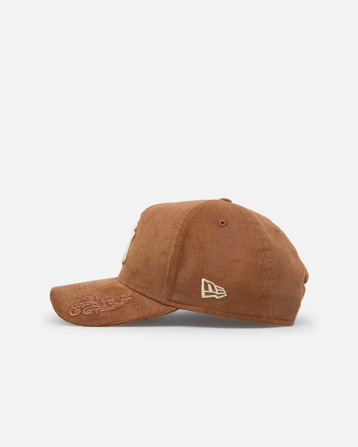 New Era New York Yankees 'Ornamental Corduroy' 9FORTY A-Frame Snapback Tan - Image 5
