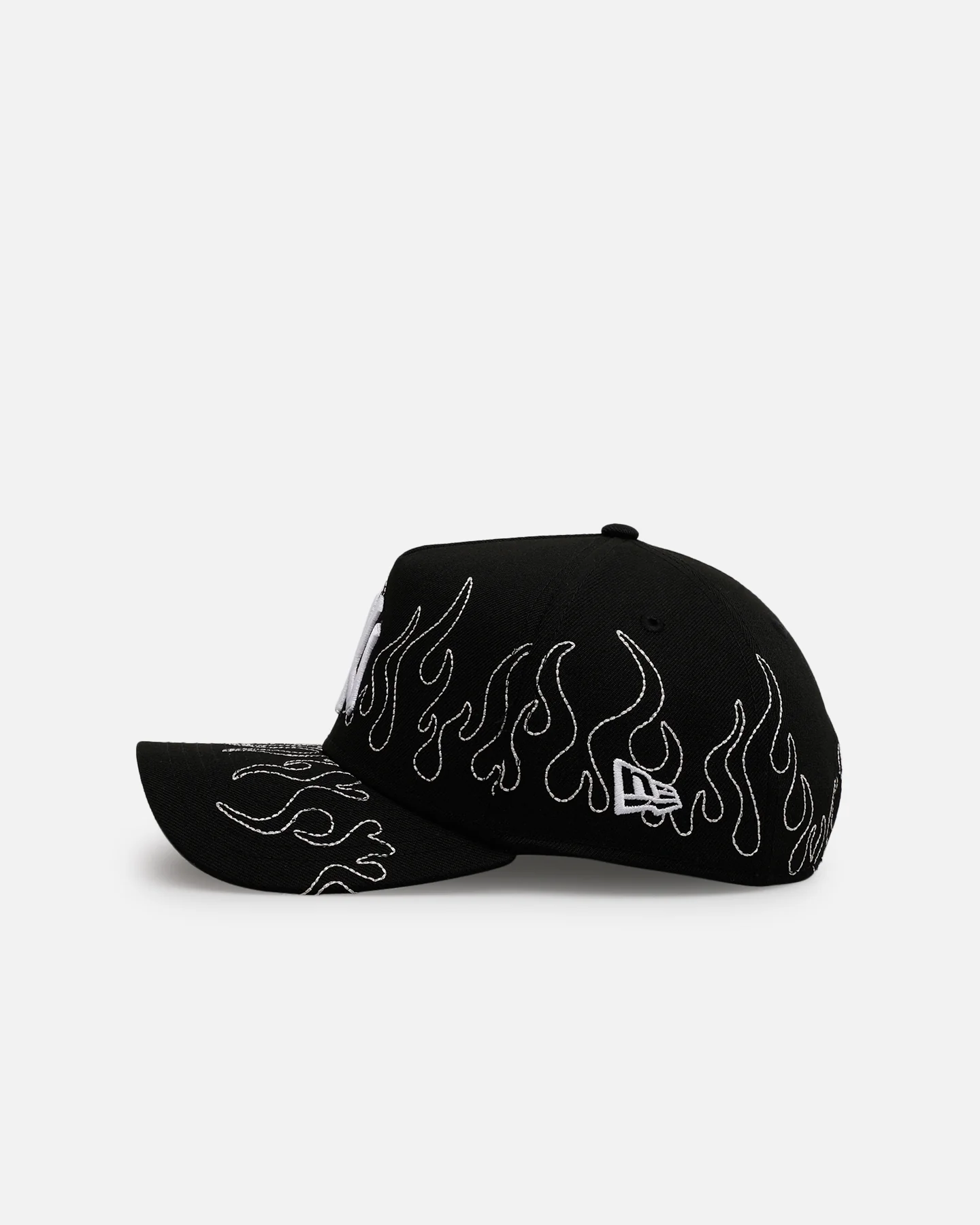 New Era New York Yankees 'Outline Flames' 9FORTY A-Frame Snapback Black - Image 4