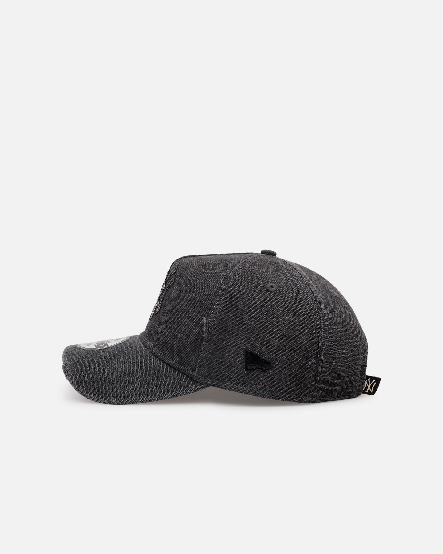 New Era New York Yankees 'Patent Leather' 9FORTY A-Frame Strapback Washed Black - Image 4