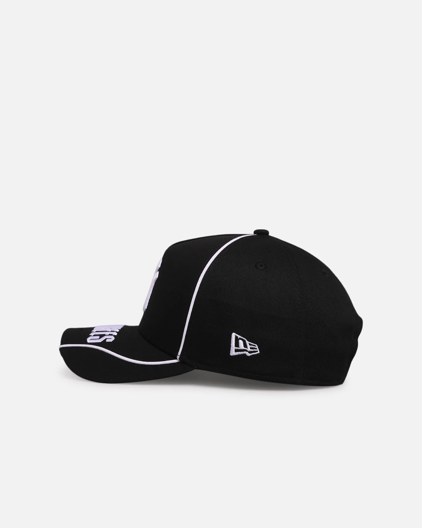 New Era New York Yankees 'Piping' 9FORTY A-Frame Snapback Black/White - Image 4