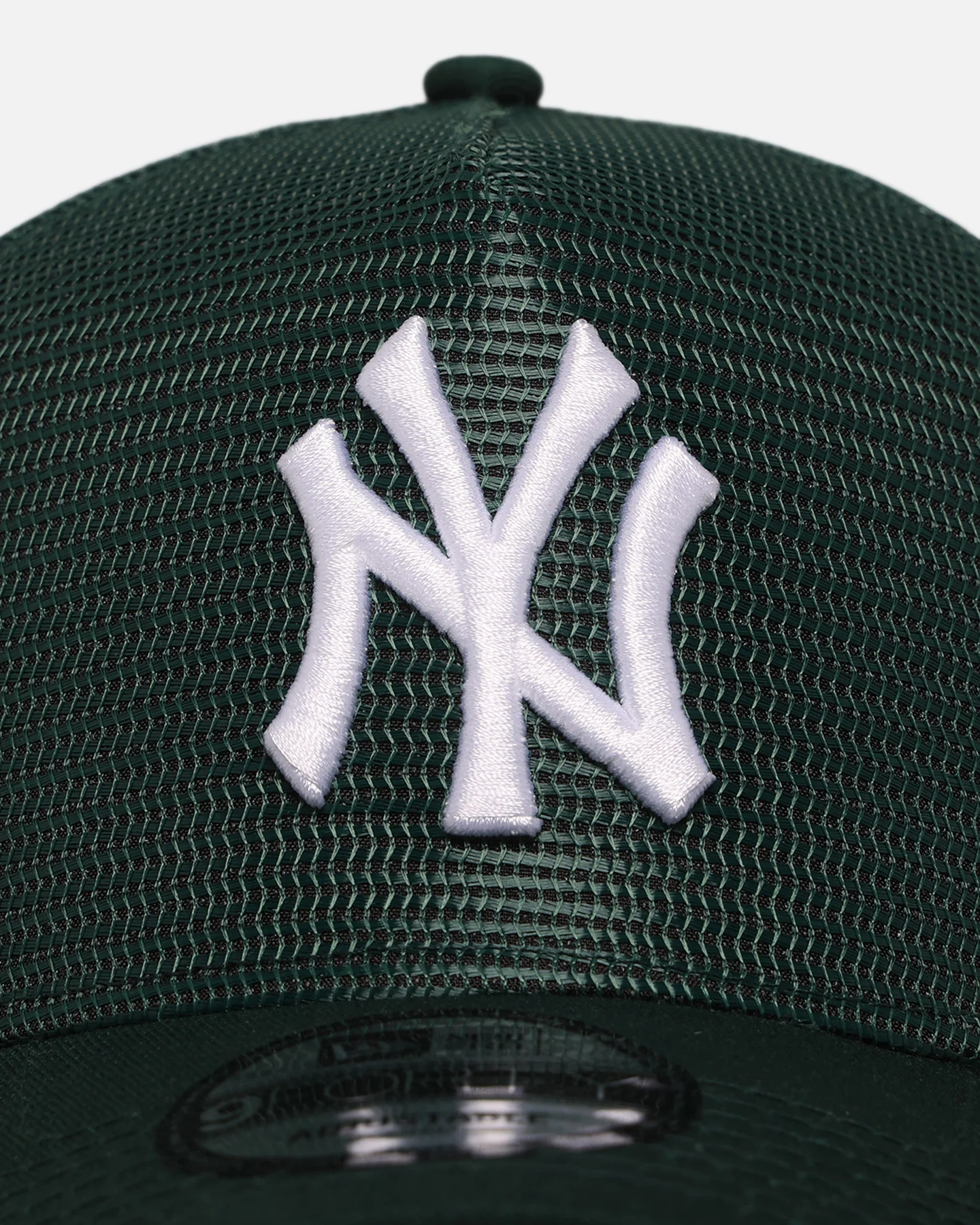 New Era New York Yankees 'Polychromatic Mesh' 9FORTY A-Frame Snapback Dark Green/White - Image 5