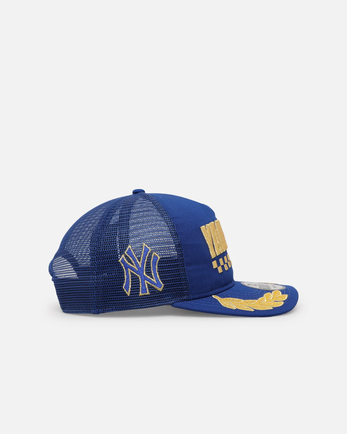 New Era New York Yankees 'Racer Golfer' Pre-Curved Golfer Trucker Snapback Light Royal/Metallic Gold - Image 4