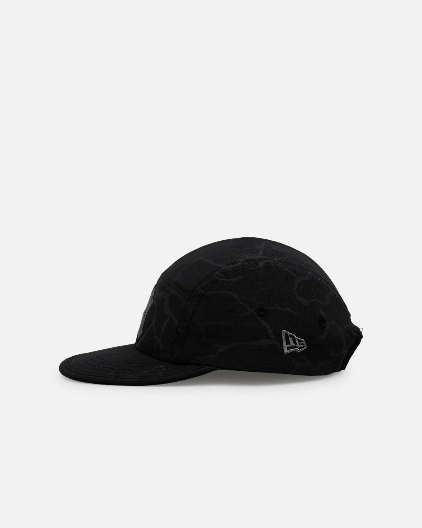 New Era New York Yankees 'Reflective Lightning' TWENTY9 Strapback Black - Image 4