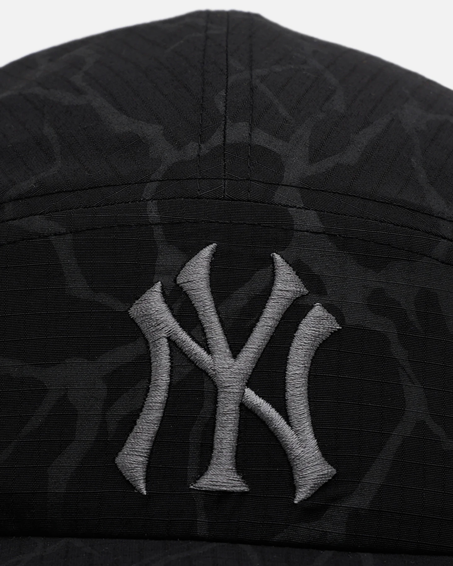 New Era New York Yankees 'Reflective Lightning' TWENTY9 Strapback Black - Image 5