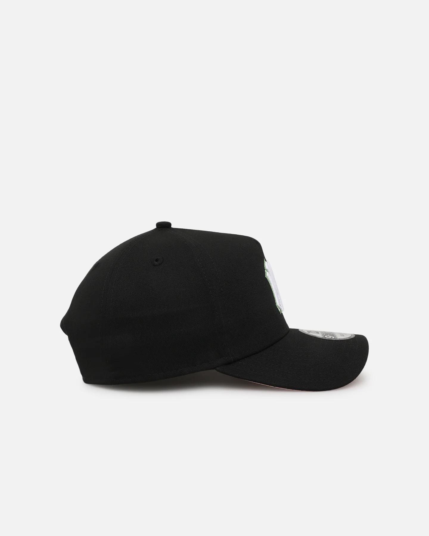 New Era New York Yankees 'Satin Flower' 9FORTY A-Frame Snapback Black/Pink - Image 3