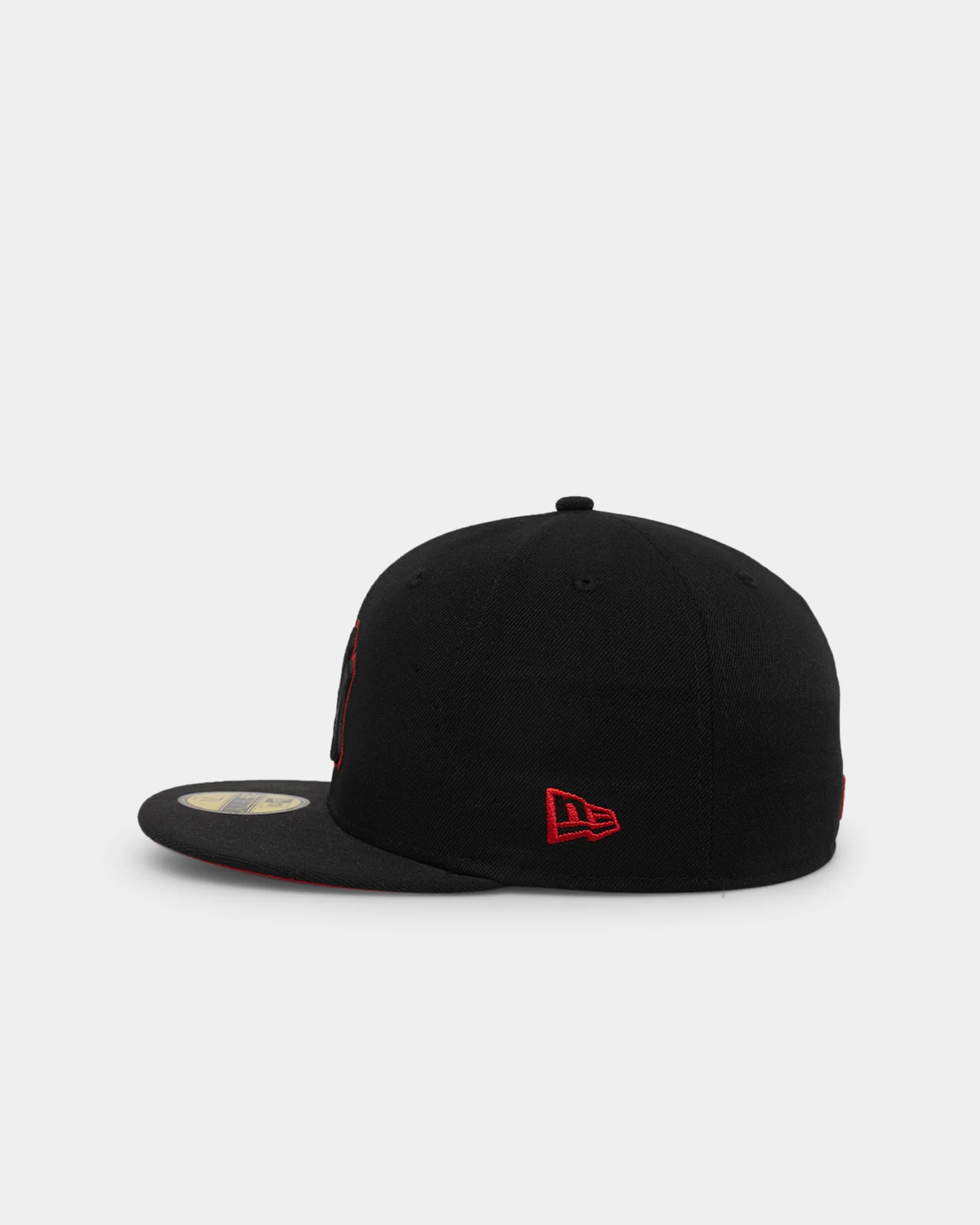 New Era New York Yankees "Scarlet Bottom" 59FIFTY Fitted Black/Scarlet - Image 4