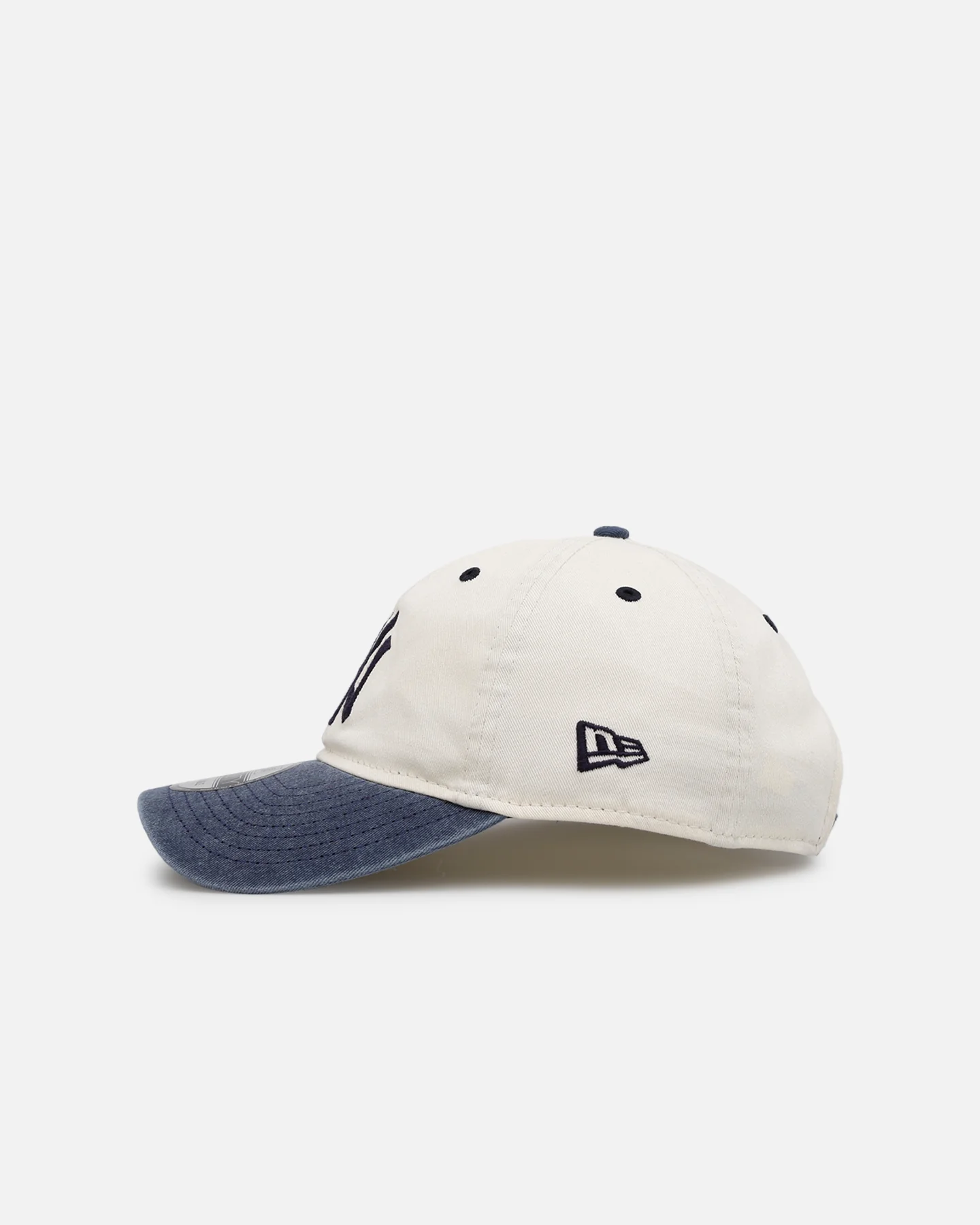 New Era New York Yankees 'Sidescript' 9TWENTY Strapback Navy - Image 4