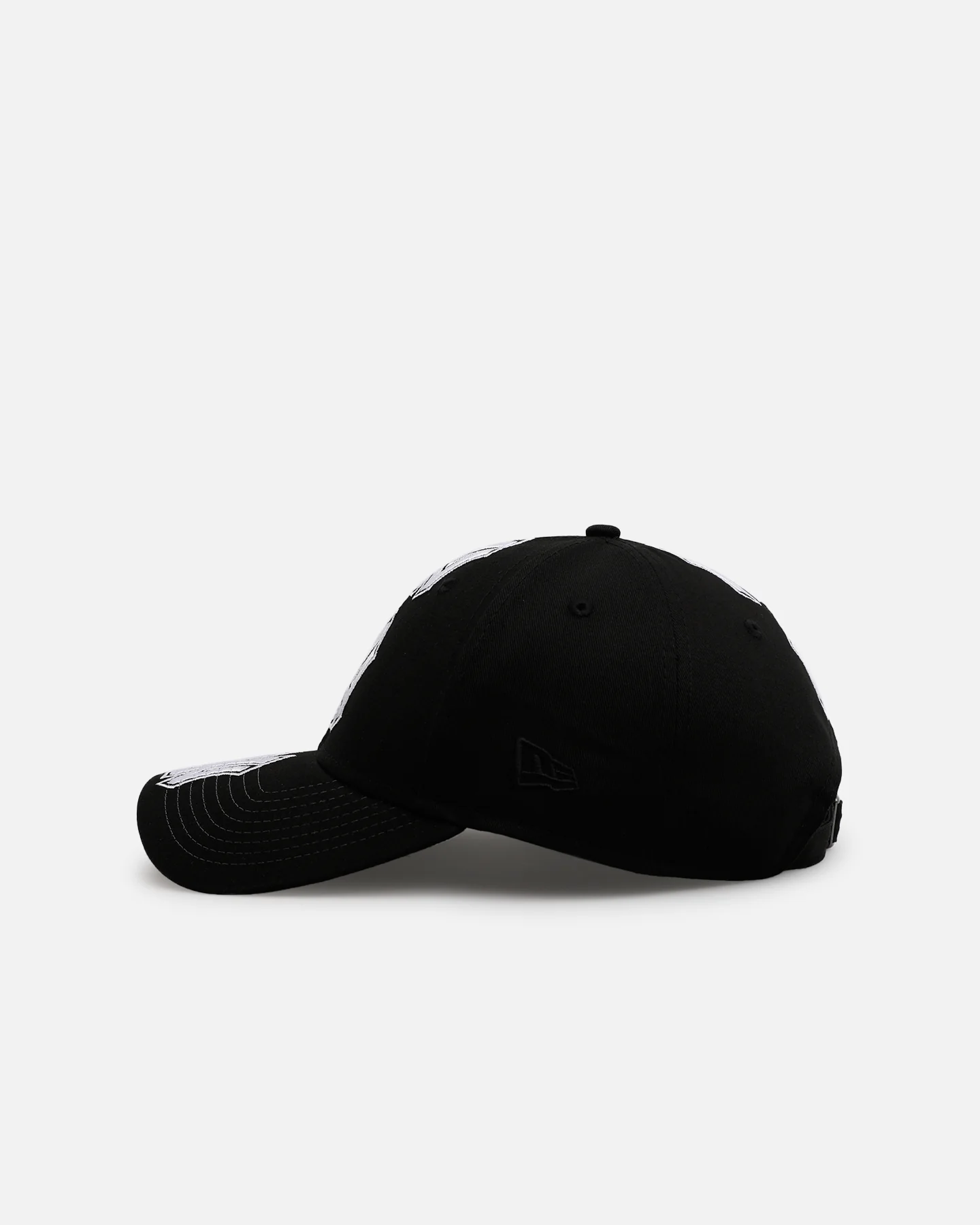 New Era New York Yankees 'Spine' 9FORTY A-Frame Strapback Black/White - Image 4