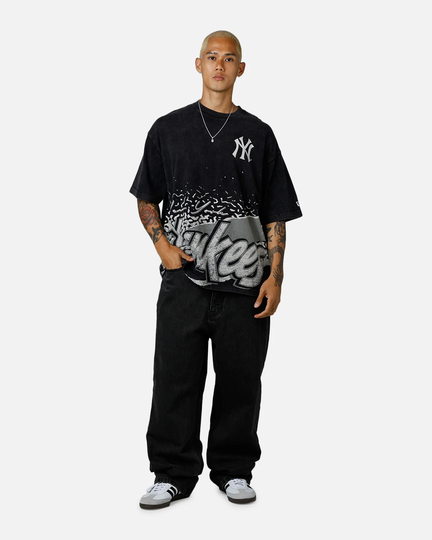 New Era New York Yankees Sport Class T-Shirt Washed Black - Image 3