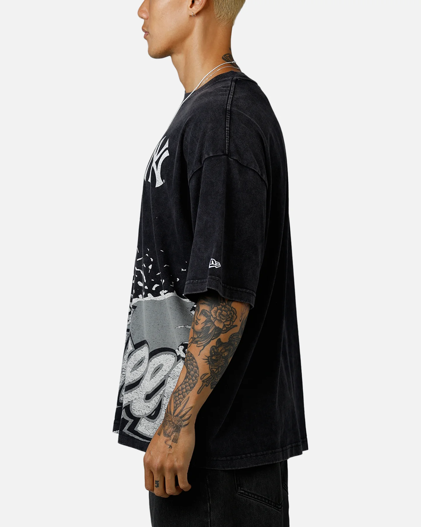 New Era New York Yankees Sport Class T-Shirt Washed Black - Image 5