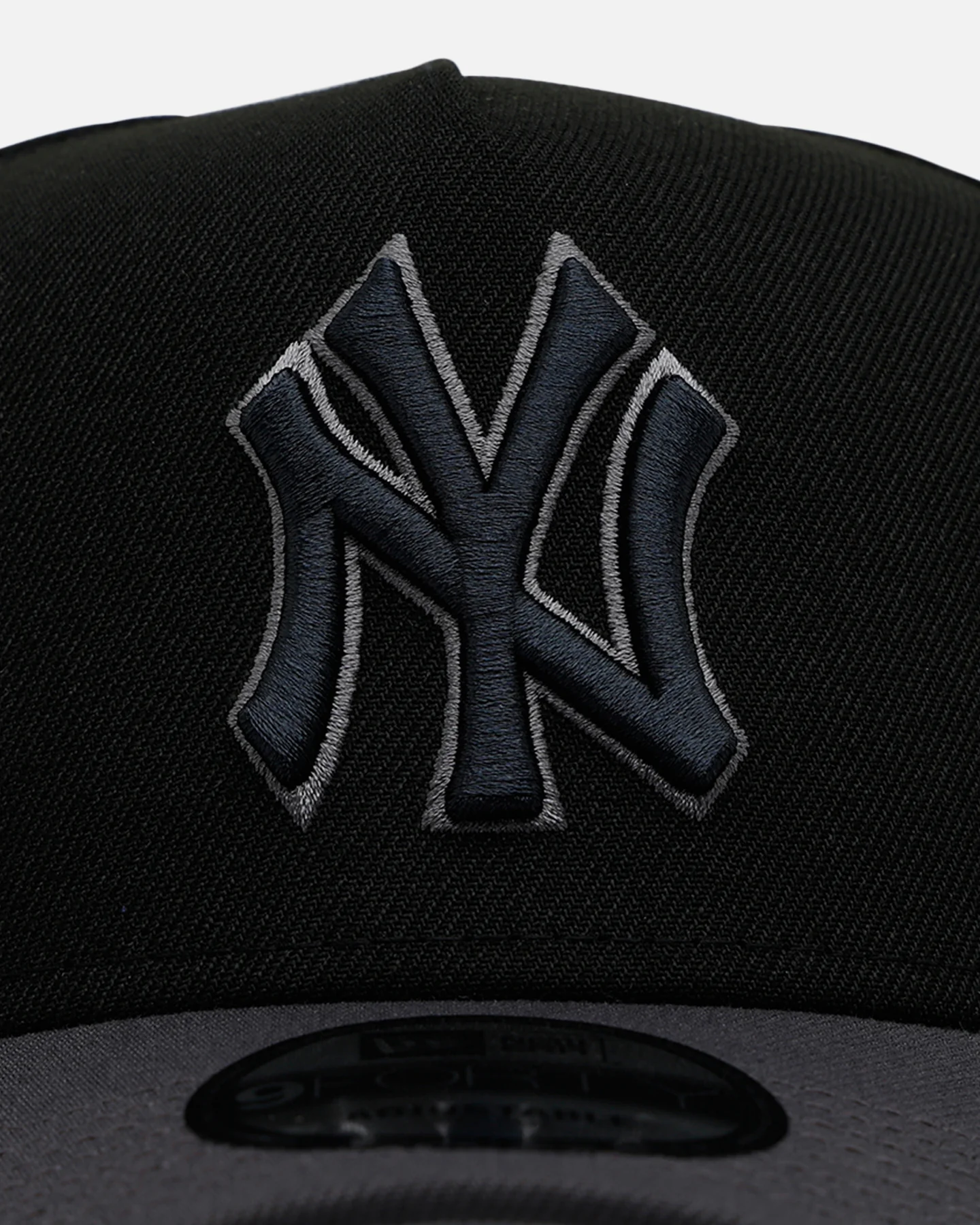 New Era New York Yankees 'Stealth' 9FORTY A-Frame Snapback Black/Charcoal - Image 5