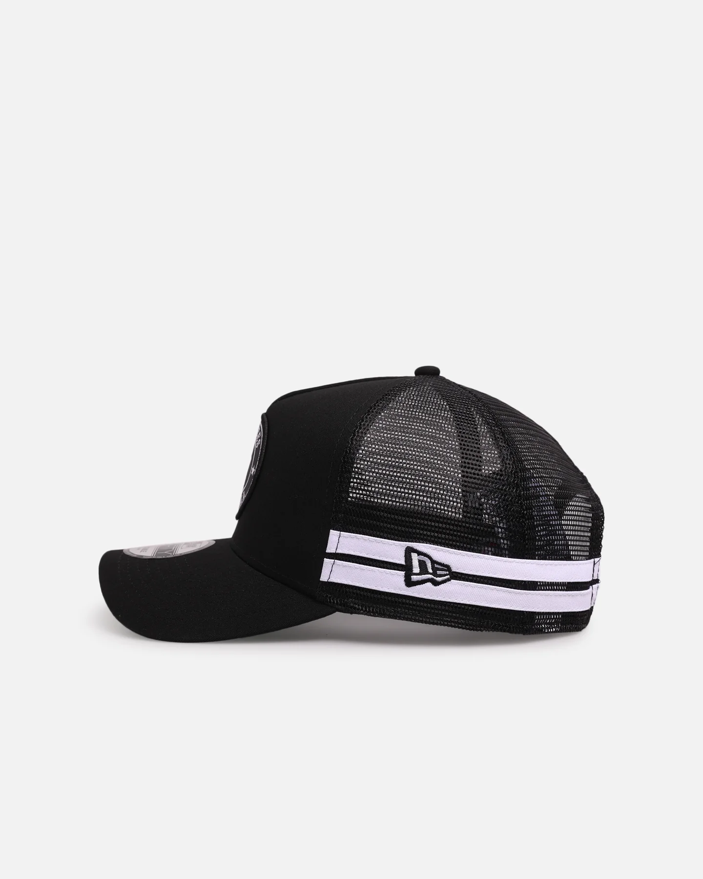 New Era New York Yankees 'Stripe' 9FORTY A-Frame Trucker Snapback Black/White - Image 4