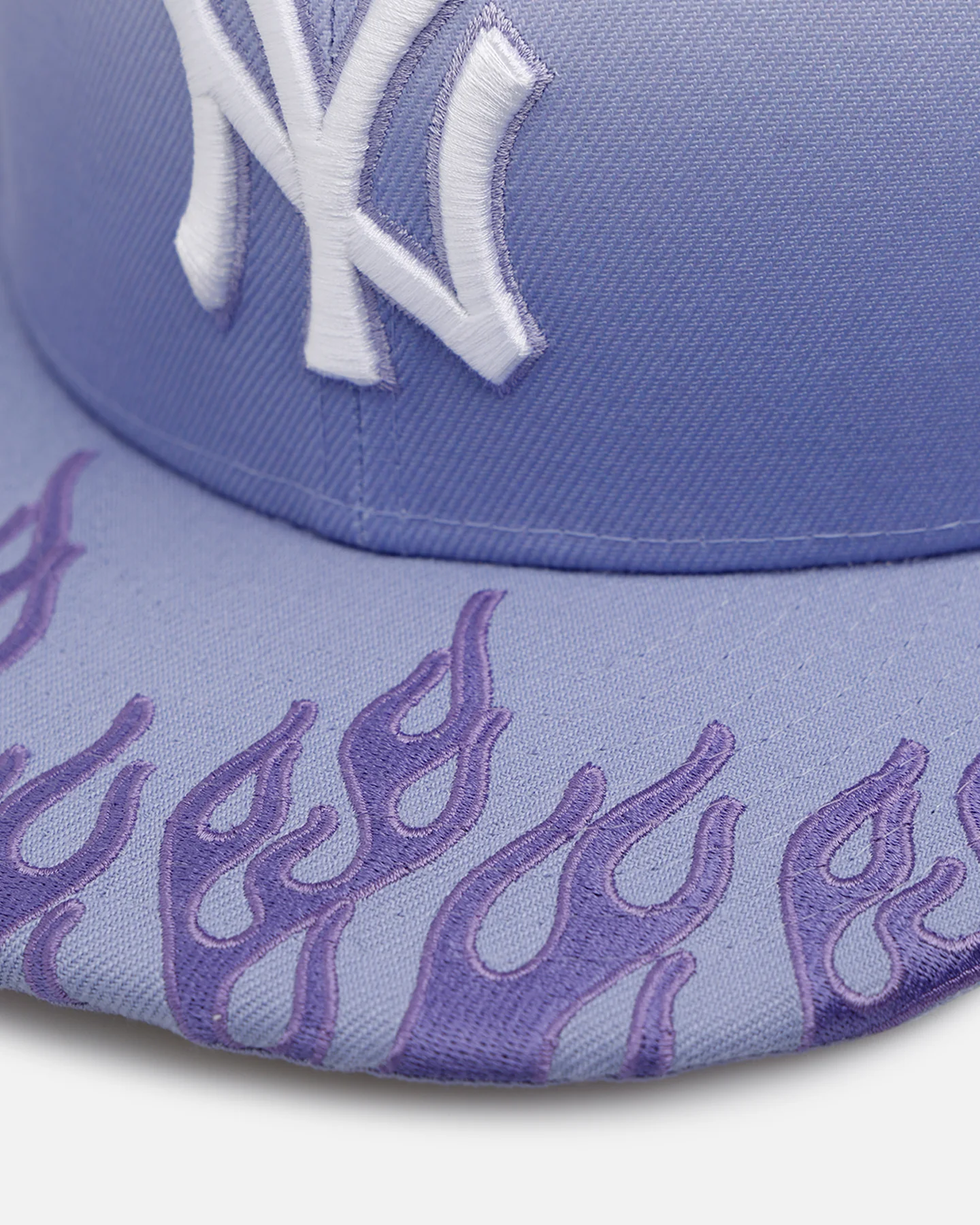 New Era New York Yankees 'Sundye Flames' 59FIFTY Fitted Lavender - Image 2