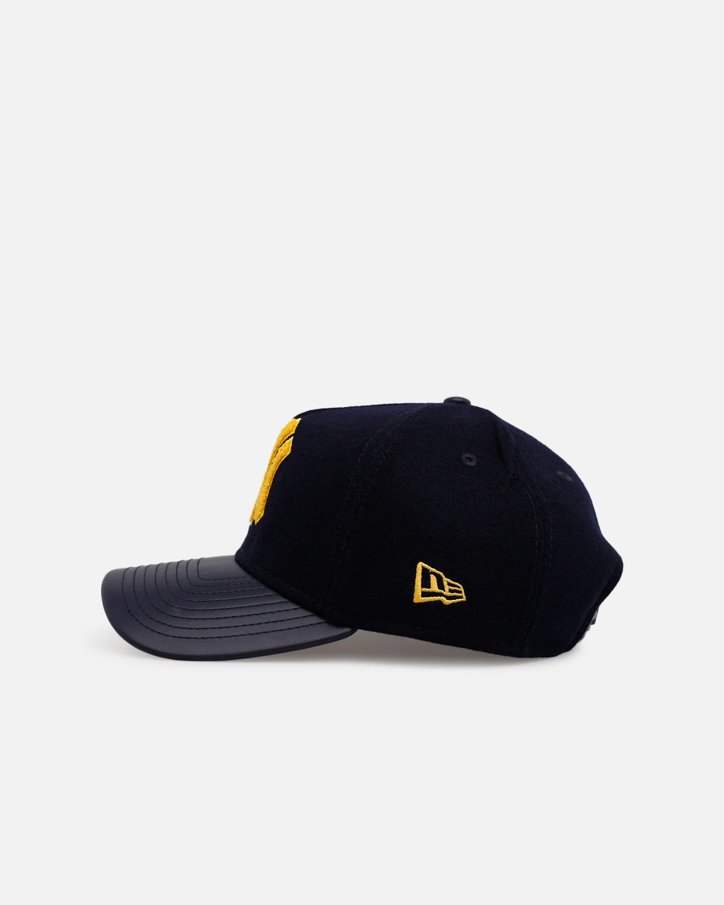 New Era New York Yankees 'Varsity' 9FORTY A-Frame Strapback Navy - Image 4
