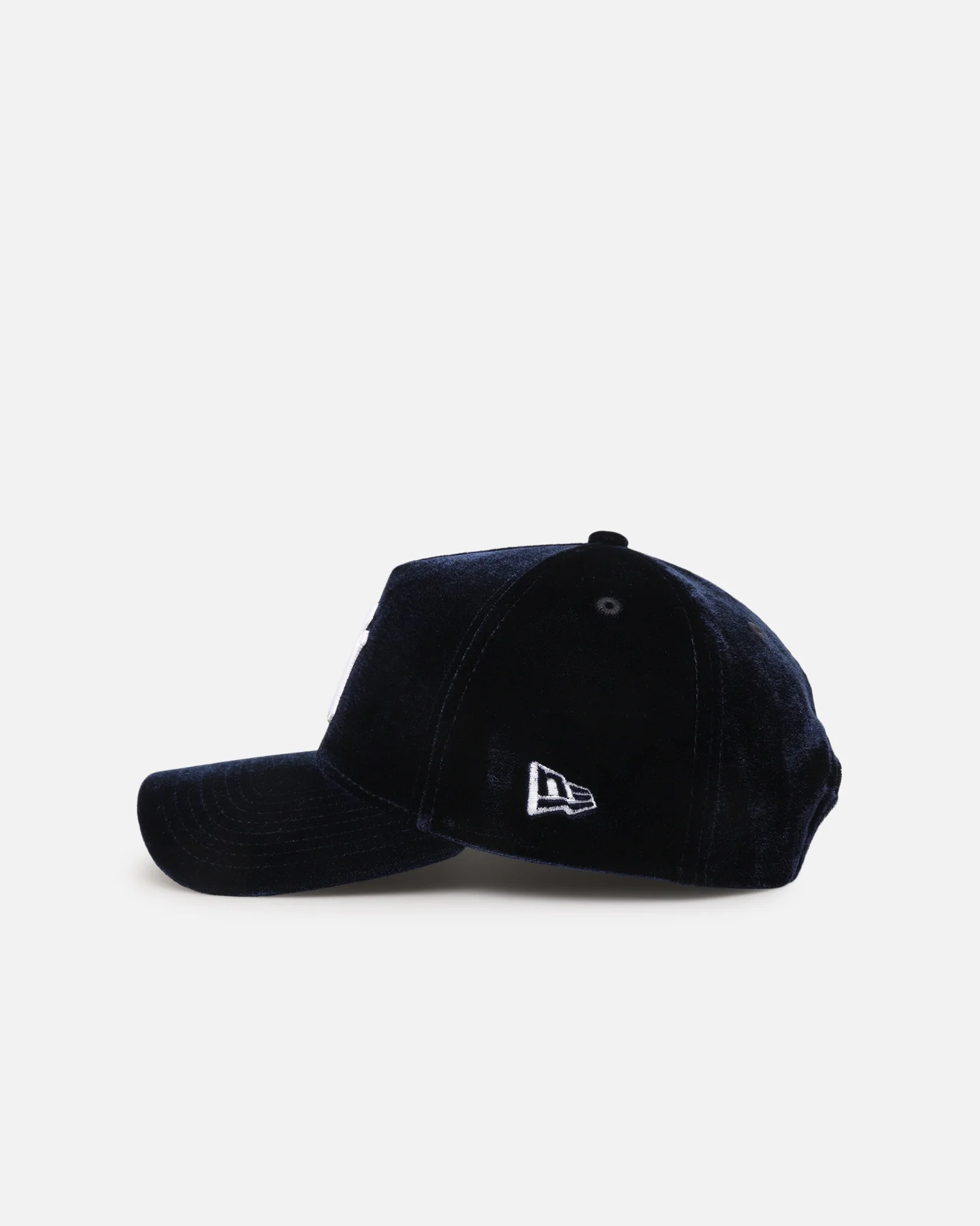 New Era New York Yankees 'Velvet Official Team Color' 9FORTY A-Frame Snapback Navy - Image 4