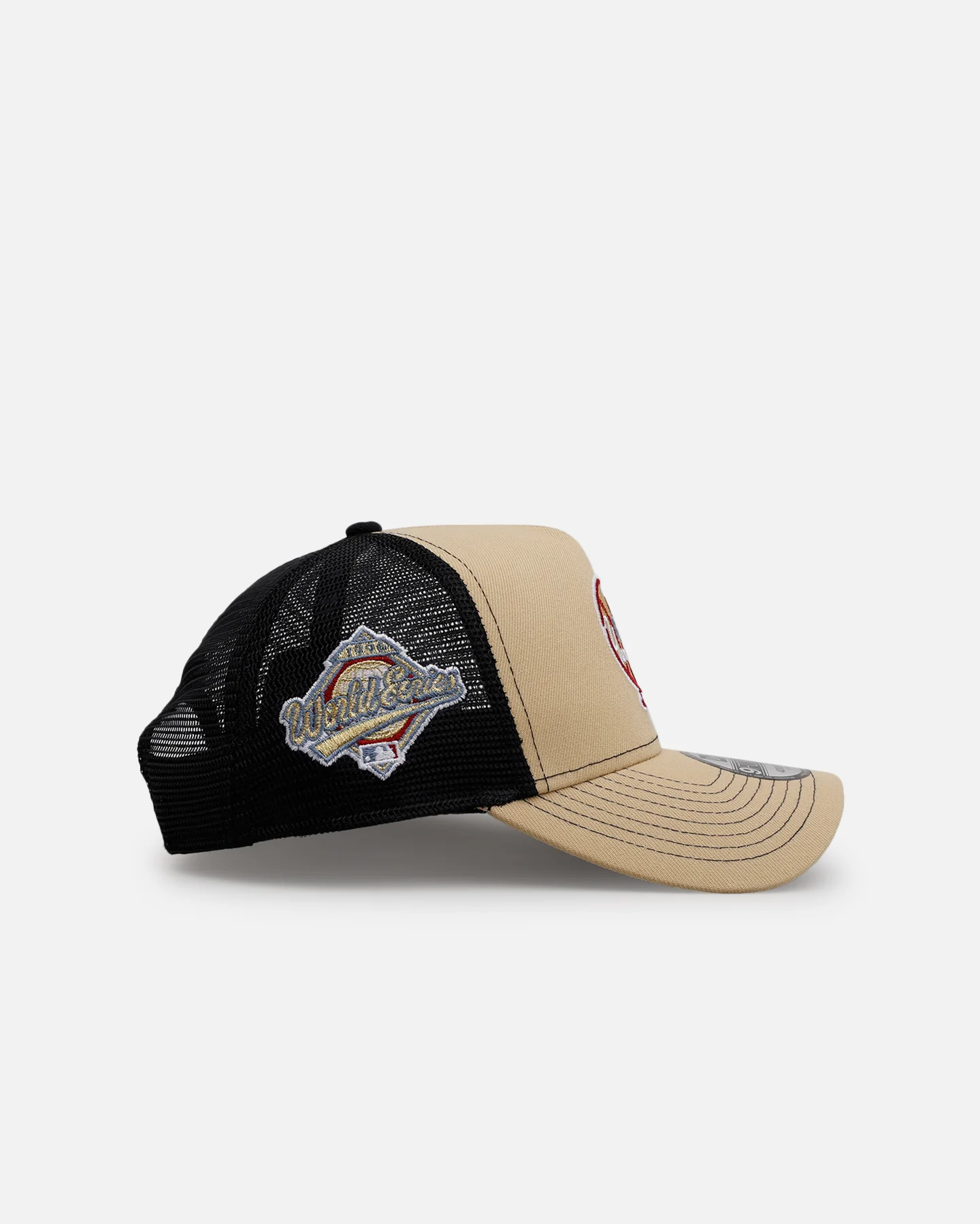 New Era New York Yankees 'Vintage Truckers' 9FORTTY A-Frame Trucker Snapback Vegas Gold - Image 3
