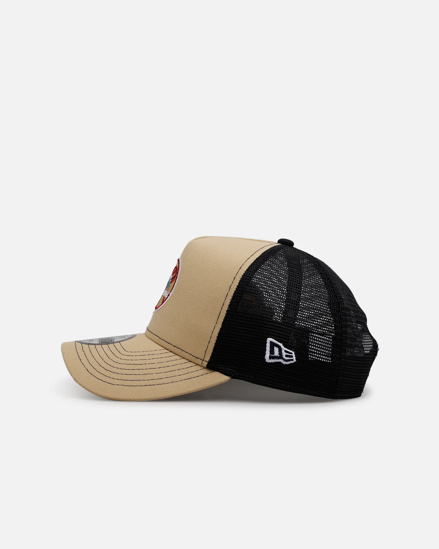 New Era New York Yankees 'Vintage Truckers' 9FORTTY A-Frame Trucker Snapback Vegas Gold - Image 4