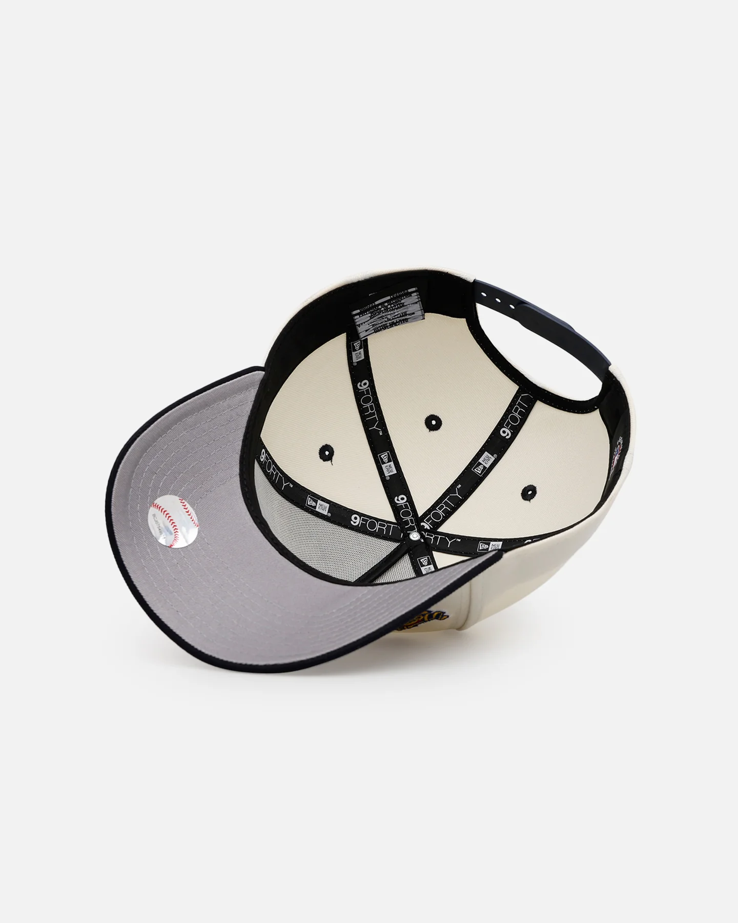 New Era New York Yankees 'World Series Logo' 9FORTY A-Frame Snapback Chrome - Image 6