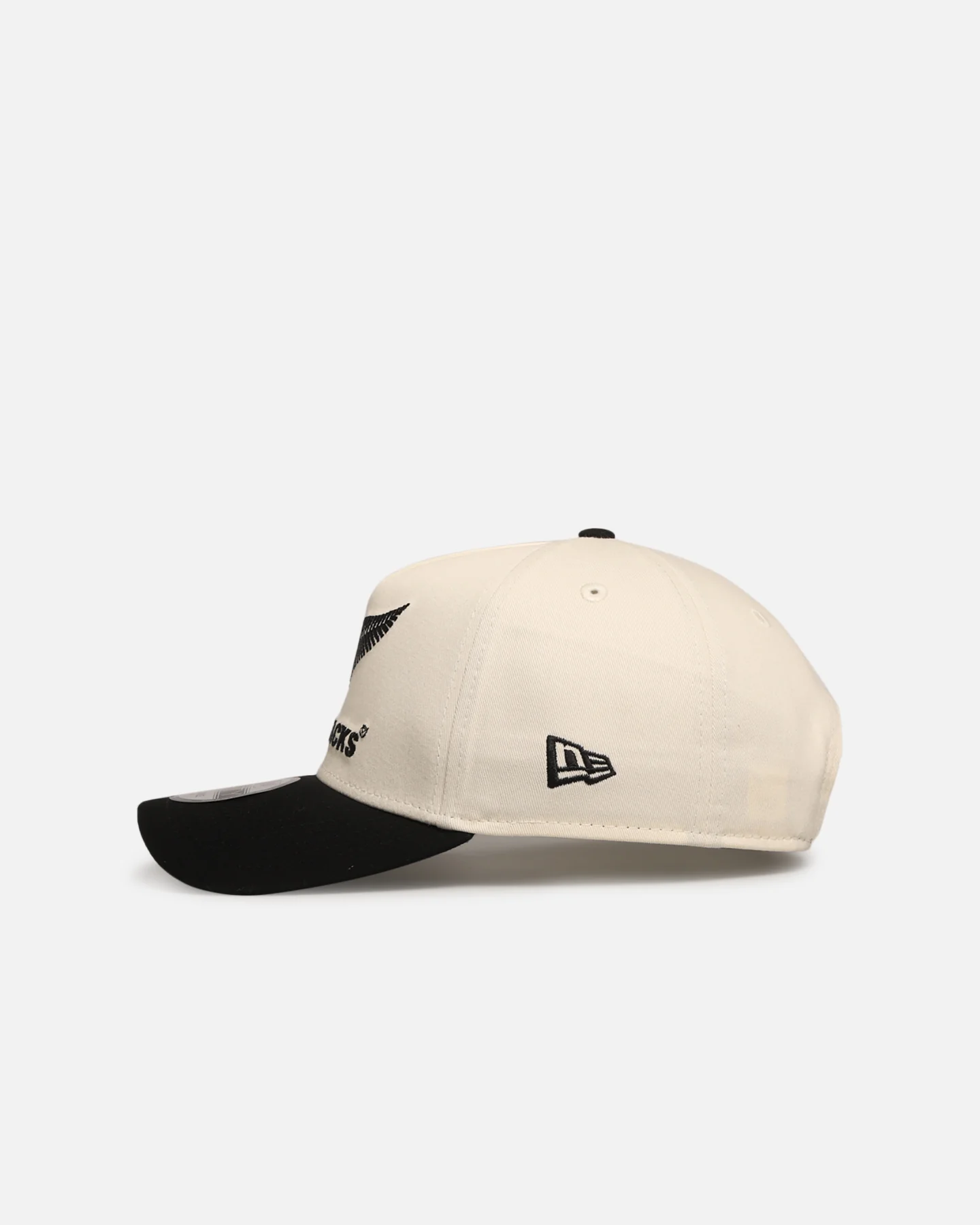 New Era New Zealand All Blacks 'All Blacks Collection' 9FORTY A-Frame Snapback Chrome White - Image 4