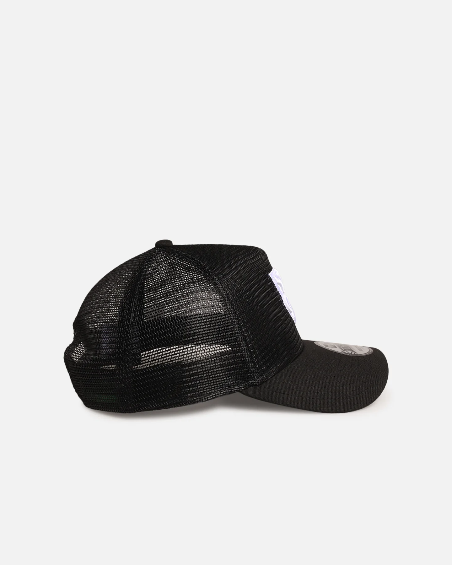 New Era New Zealand Warriors 'NRL Mesh Crown' 9FORTY A-Frame Trucker Snapback Black - Image 3